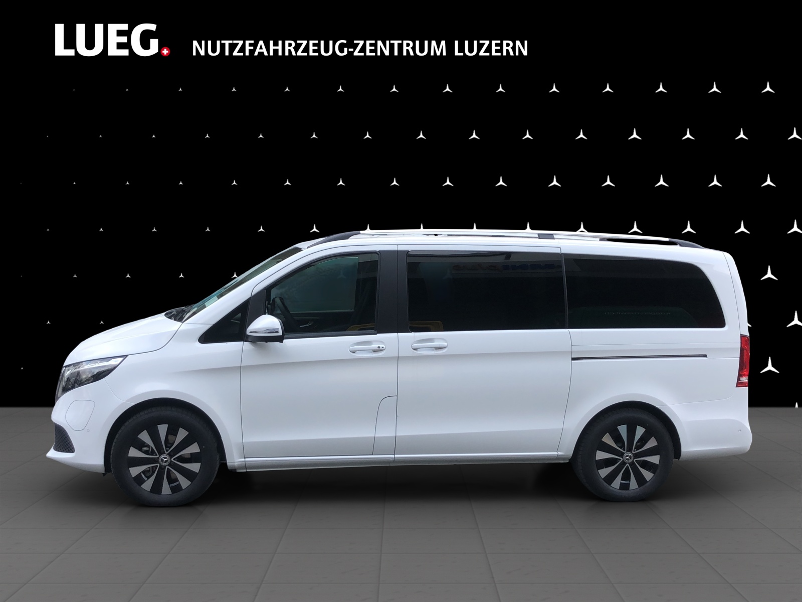 MERCEDES-BENZ EQV 300 lang-image-3