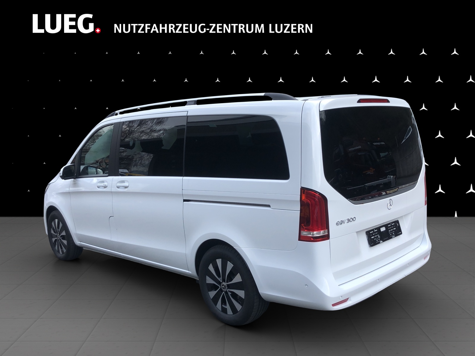 MERCEDES-BENZ EQV 300 lang-image-4