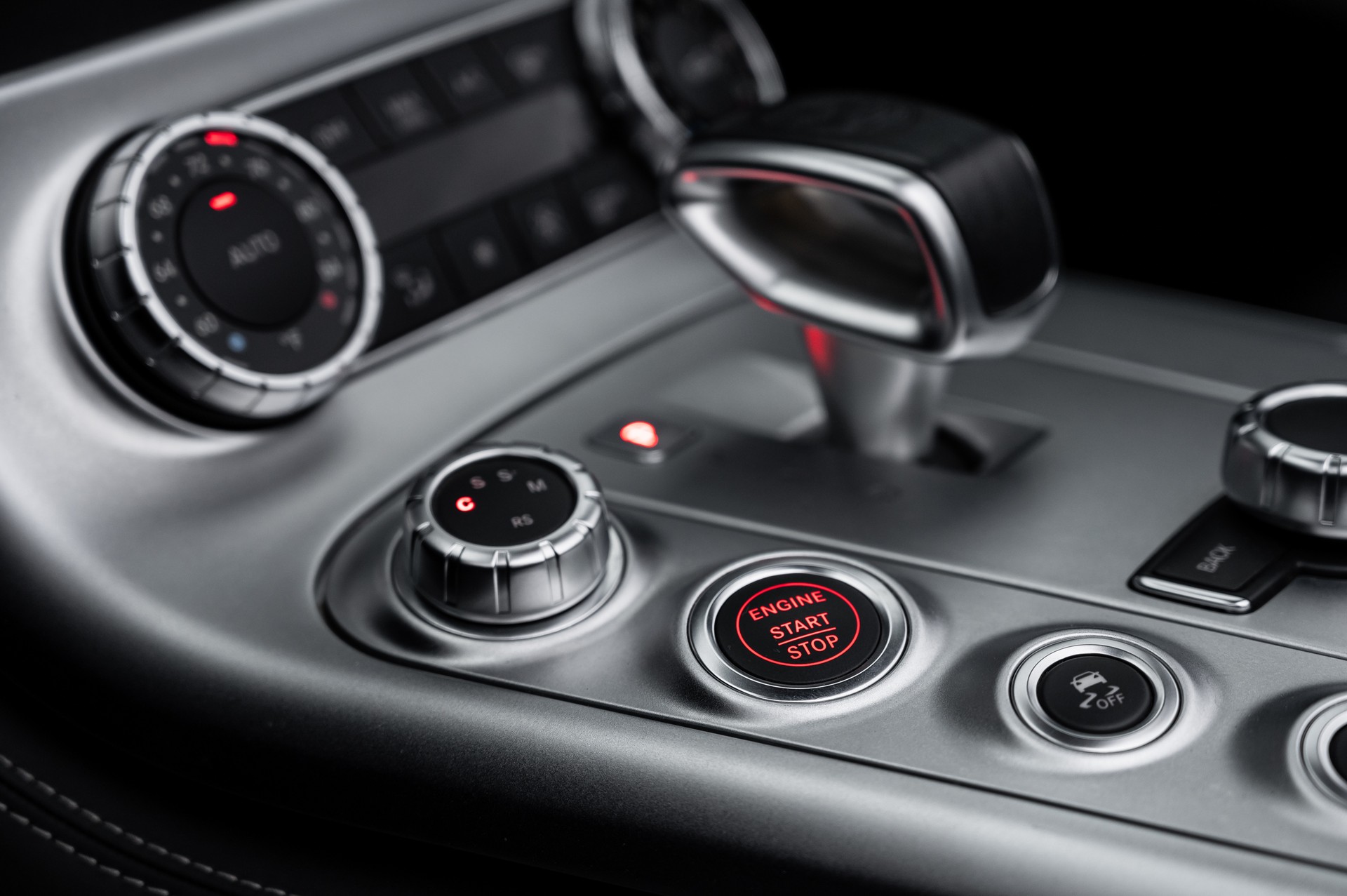 MERCEDES-BENZ SLS 63 AMG Speedshift-image-24