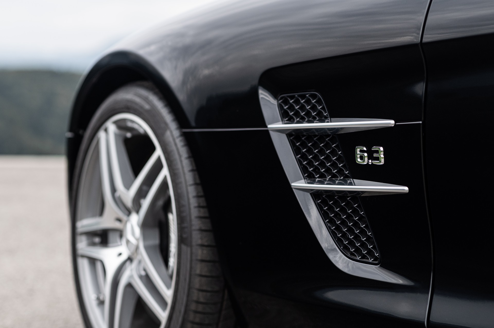 MERCEDES-BENZ SLS 63 AMG Speedshift-image-13