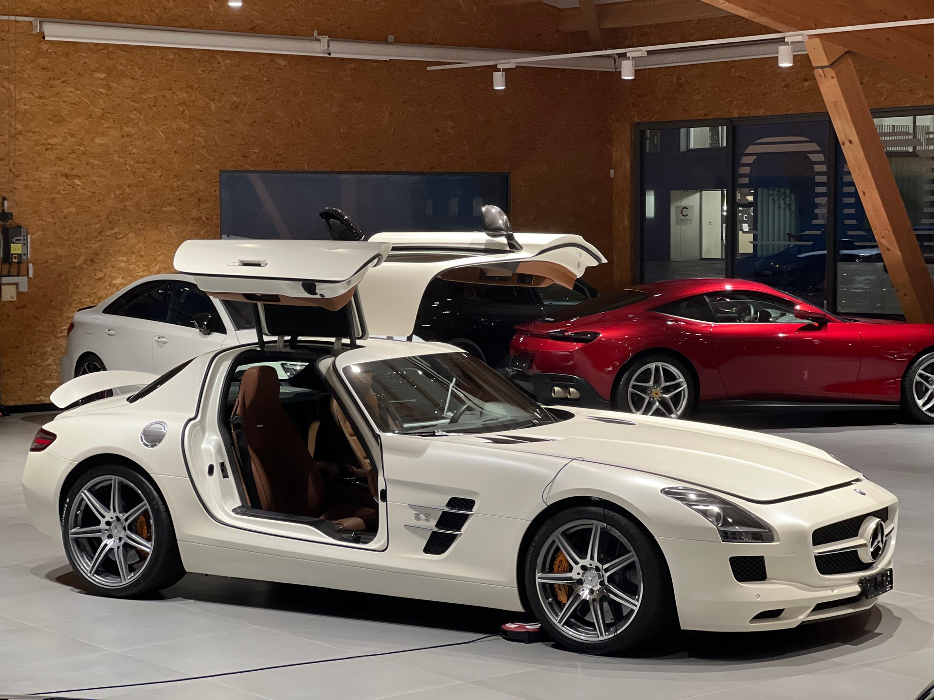 MERCEDES-BENZ SLS 63 AMG Blanc nacré mat *official car showcar Geneva 2011* Full Option-image-10