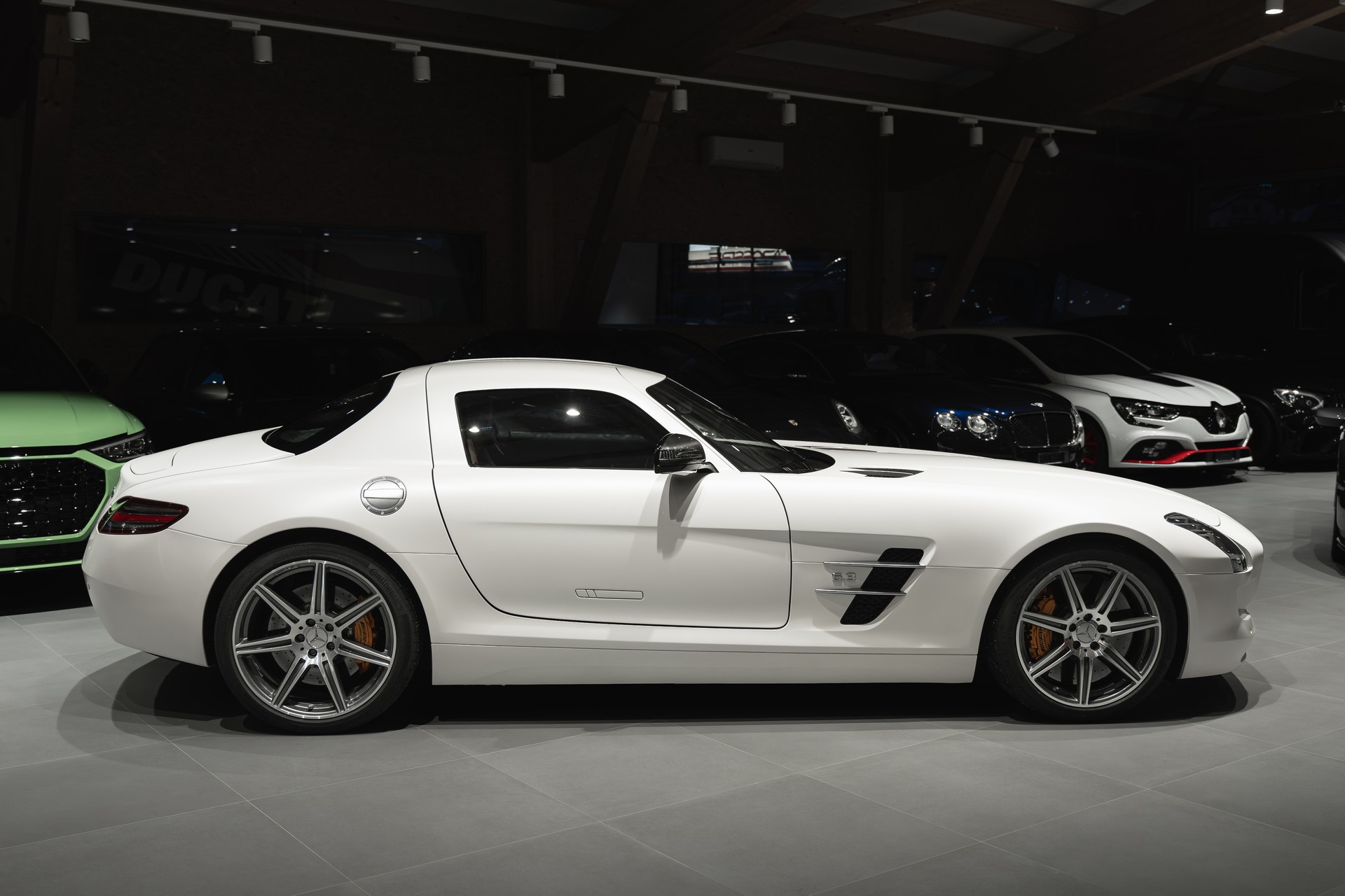 MERCEDES-BENZ SLS 63 AMG Blanc nacré mat *official car showcar Geneva 2011* Full Option-image-7