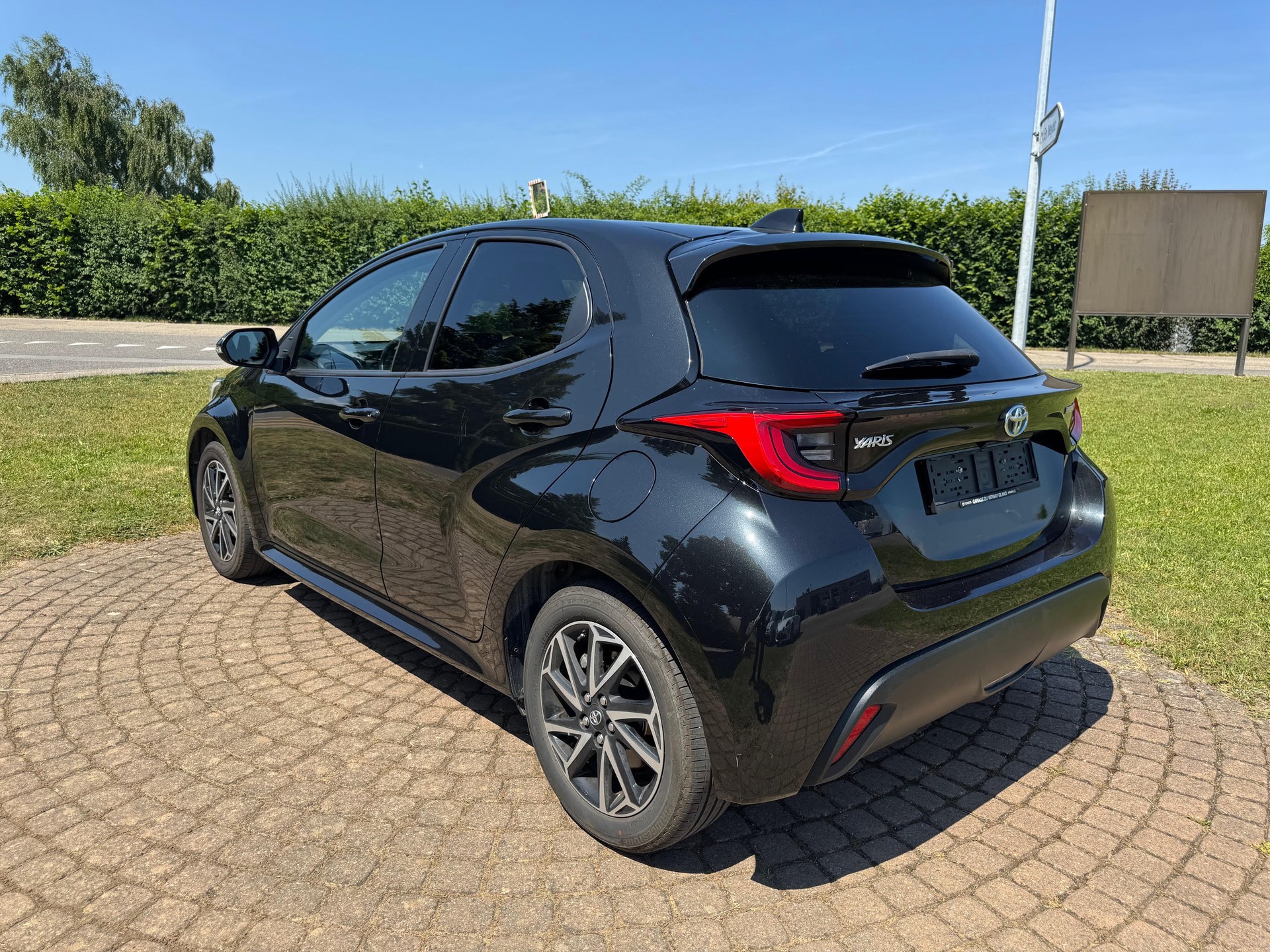 TOYOTA Yaris 1.5 Trend e-CVT-image-3