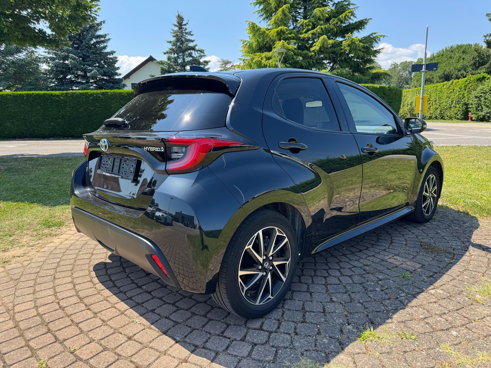 TOYOTA Yaris 1.5 Trend e-CVT-image-2