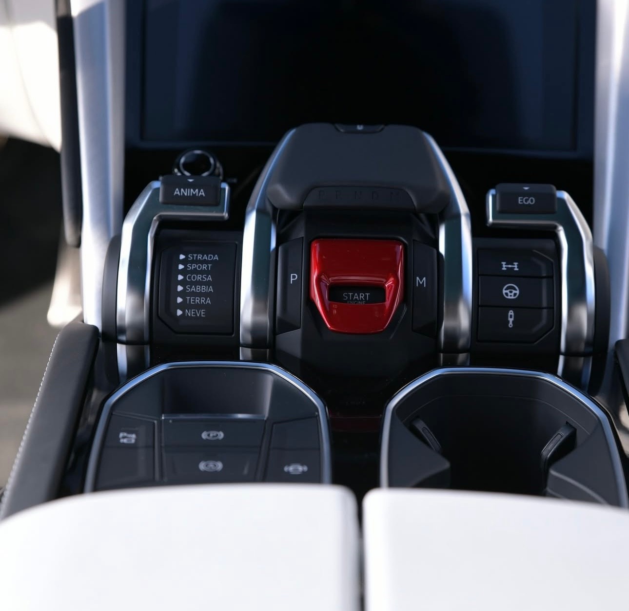 LAMBORGHINI URUS-image-3