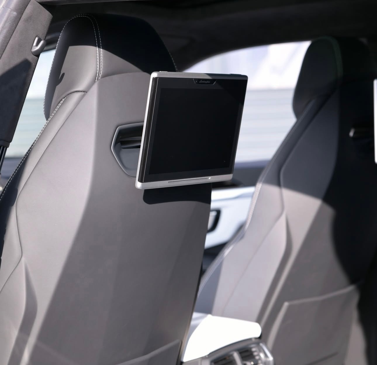 LAMBORGHINI URUS-image-4