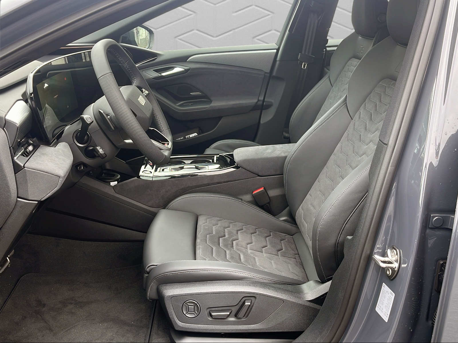 AUDI A6 Avant e-tron quattro-showroom-element-3