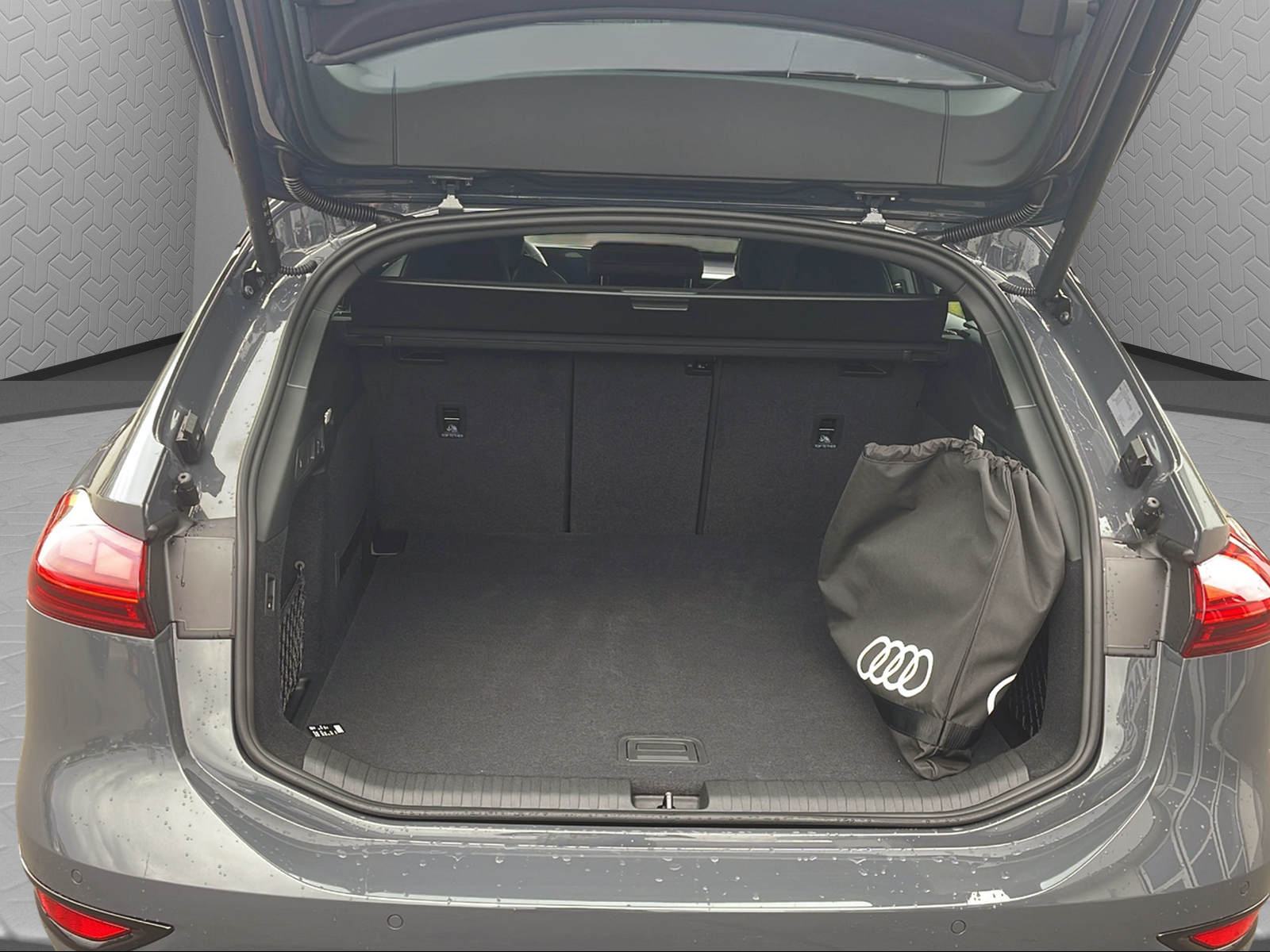 AUDI A6 Avant e-tron quattro-image-8