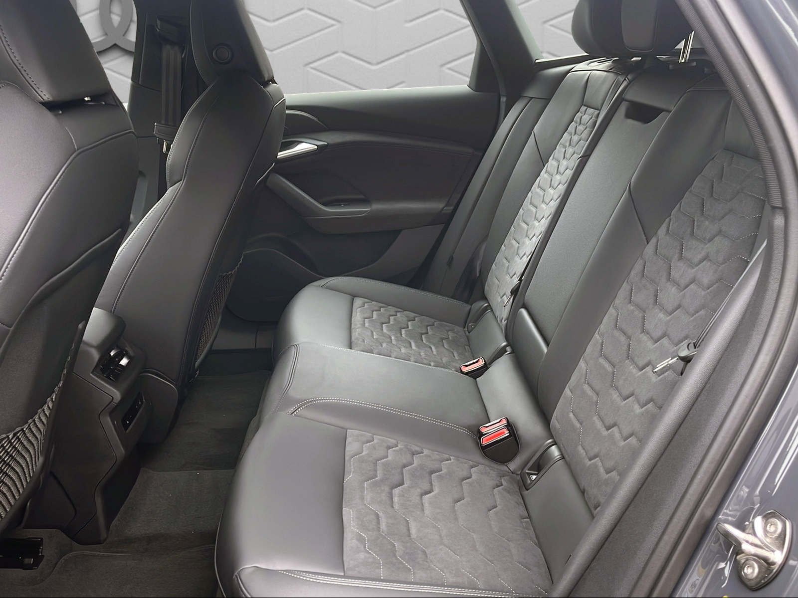 AUDI A6 Avant e-tron quattro-image-7