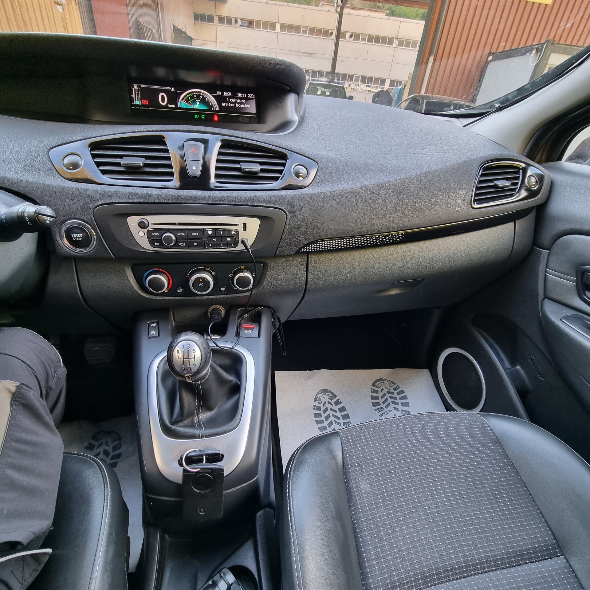 RENAULT Grand Scénic 1.4 16V Turbo Dynamique-image-9