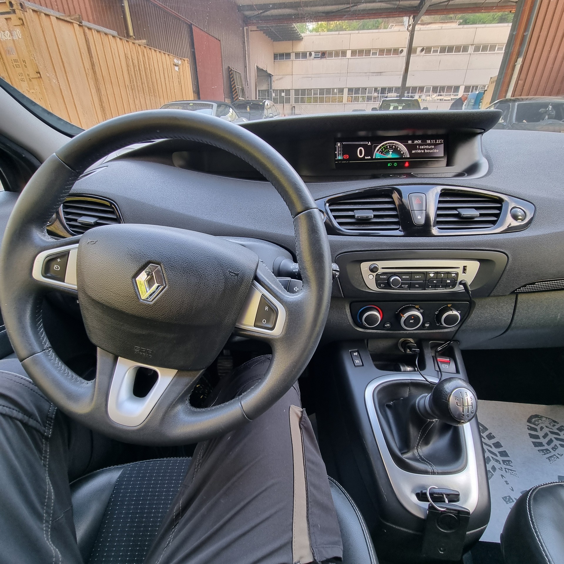 RENAULT Grand Scénic 1.4 16V Turbo Dynamique-image-8