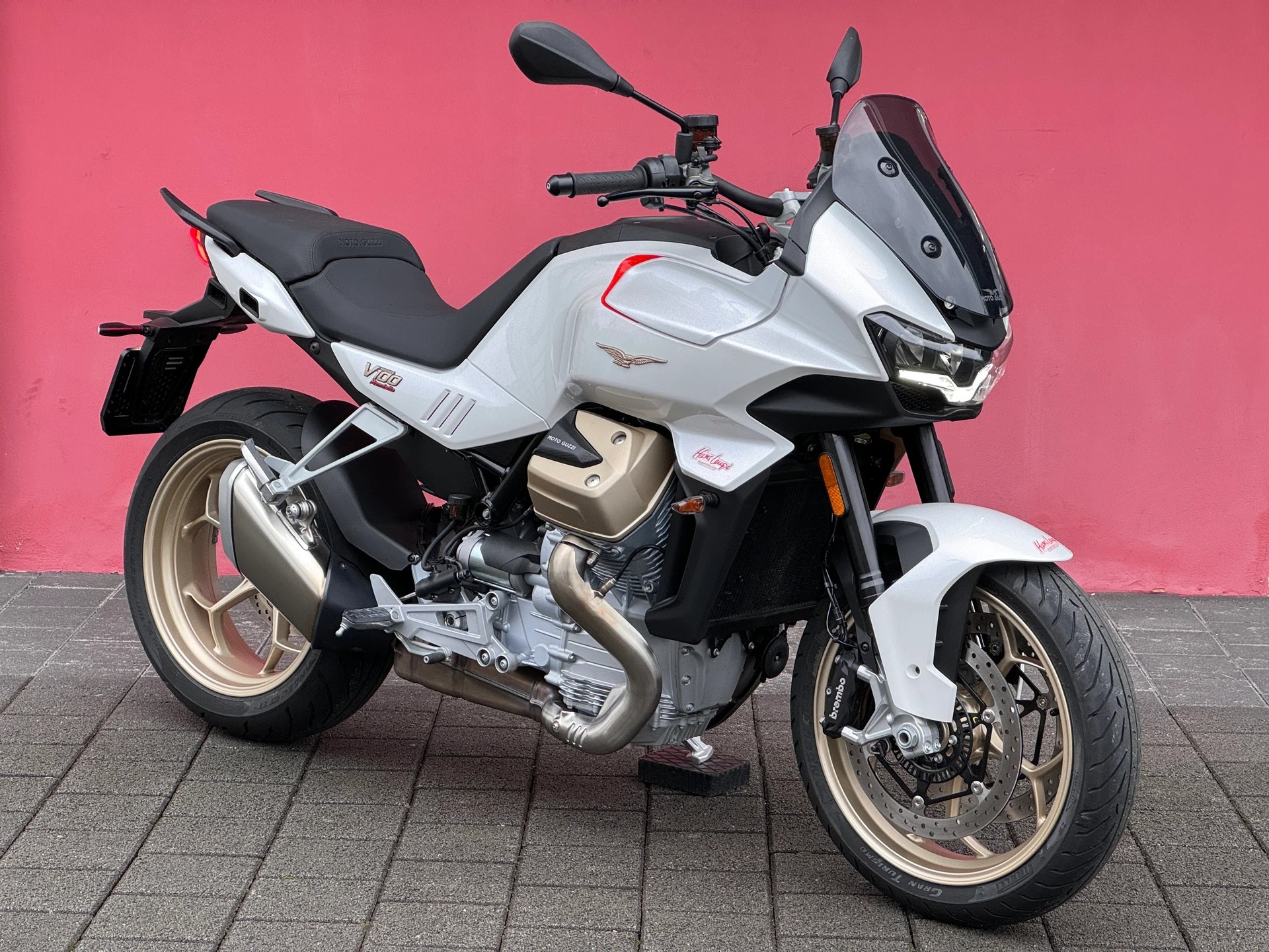MOTO GUZZI V100 Mandello-showroom-element-1