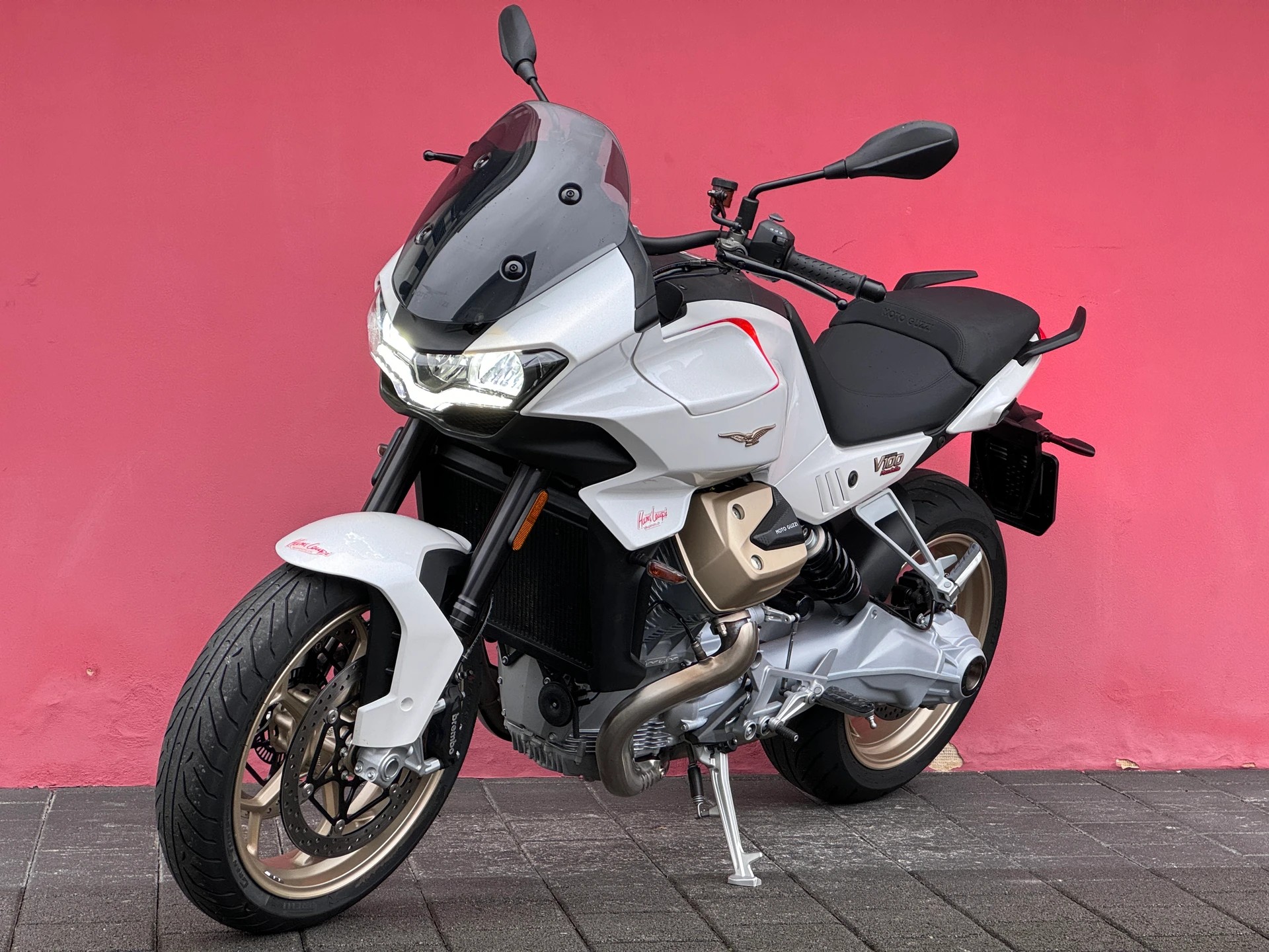 MOTO GUZZI V100 Mandello-showroom-element-3