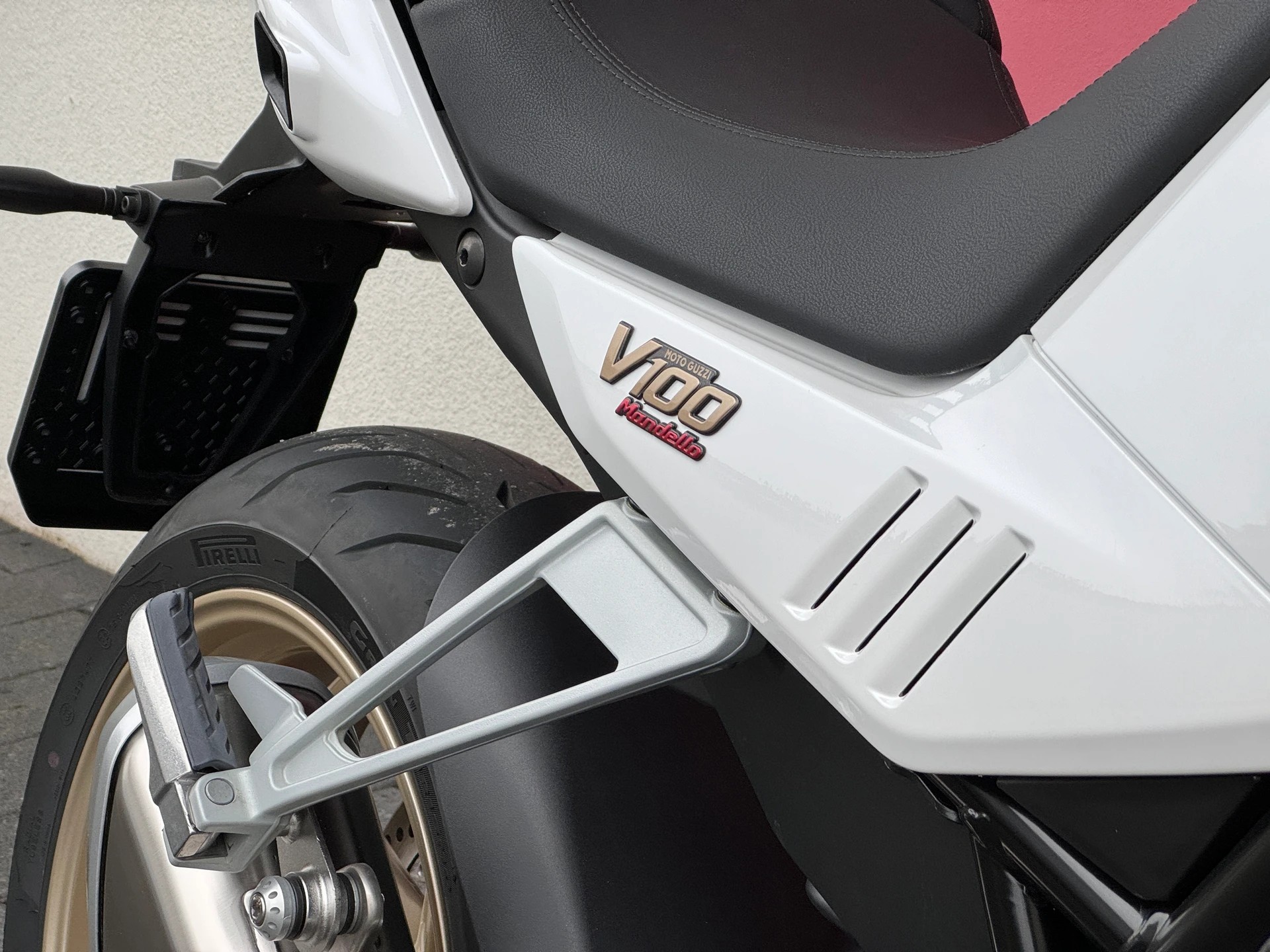 MOTO GUZZI V100 Mandello-image-12