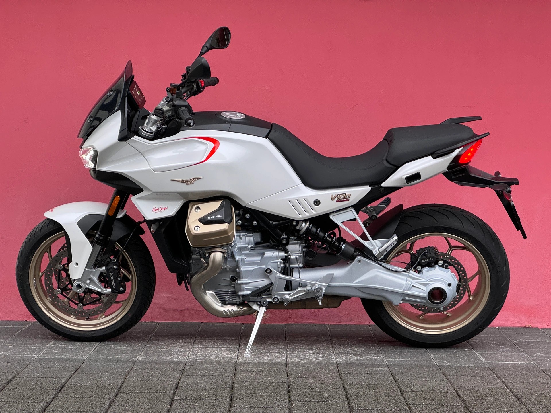 MOTO GUZZI V100 Mandello-showroom-element-2