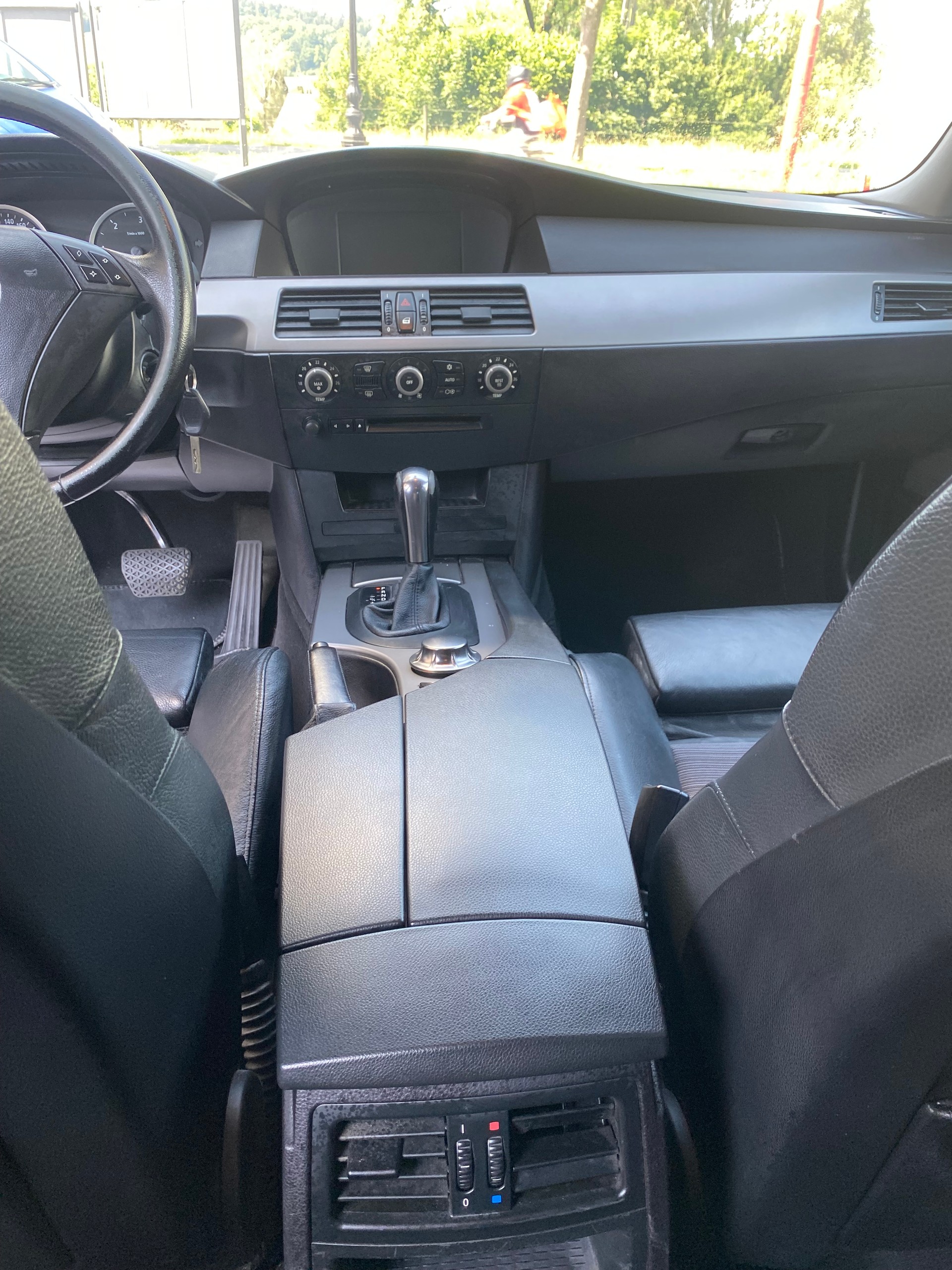 BMW 530d Touring-image-7