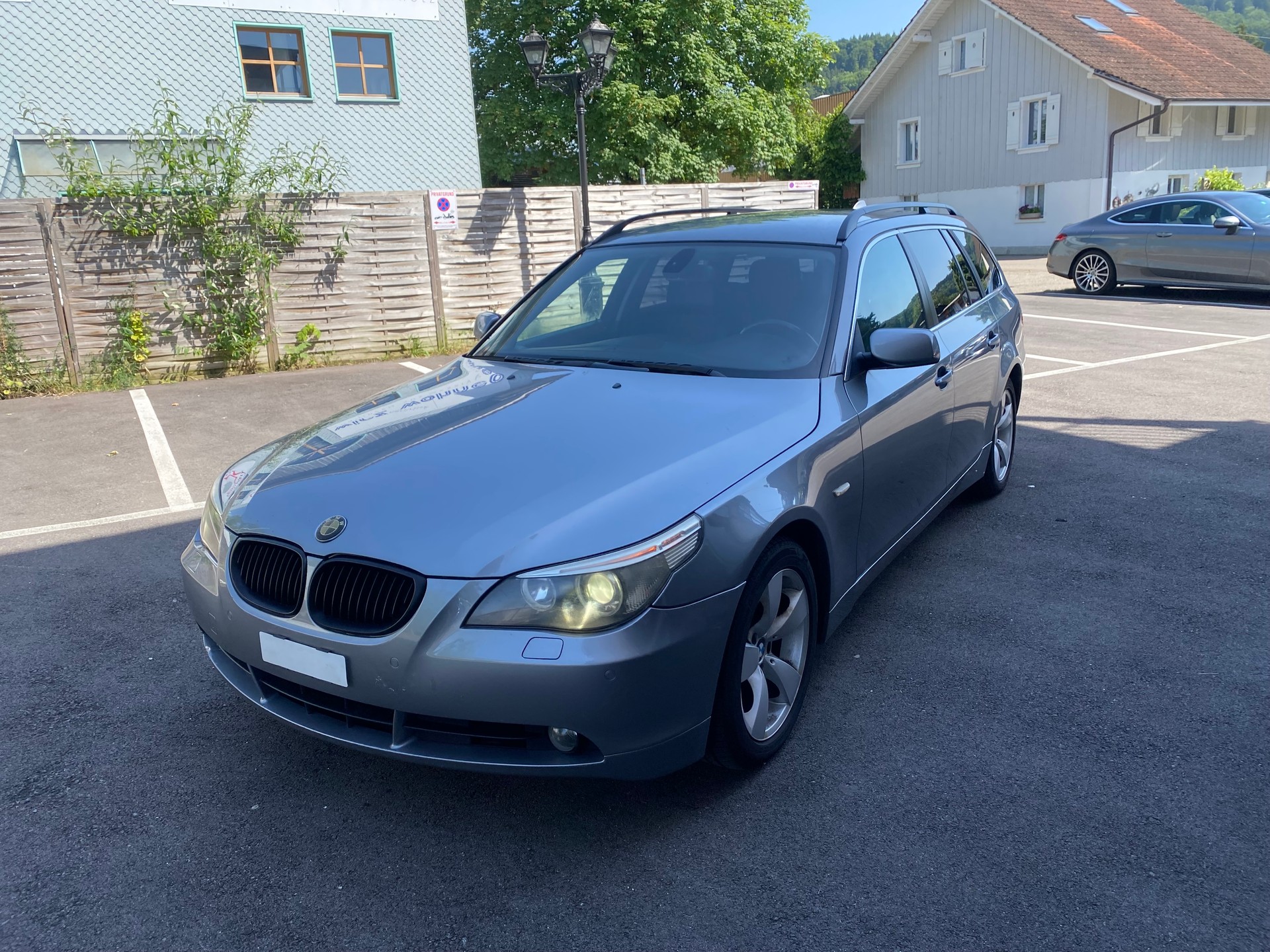 BMW 530d Touring-image-0