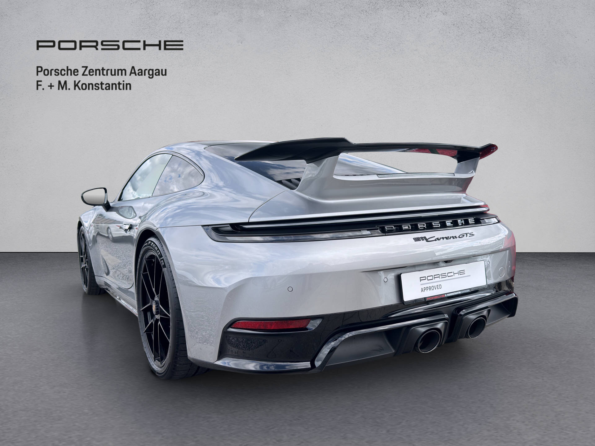 PORSCHE 911 Carrera GTS-image-3