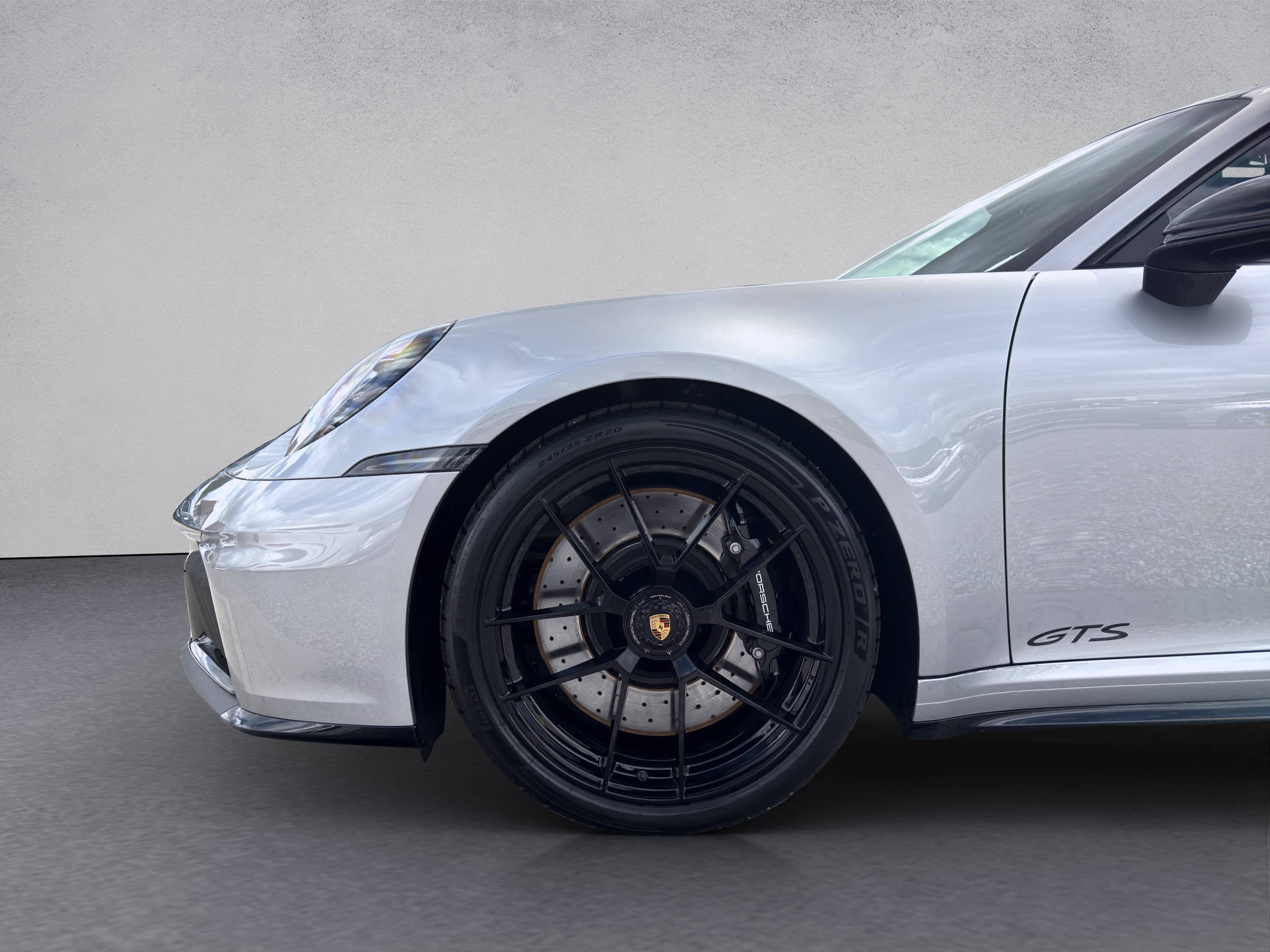 PORSCHE 911 Carrera GTS-image-12