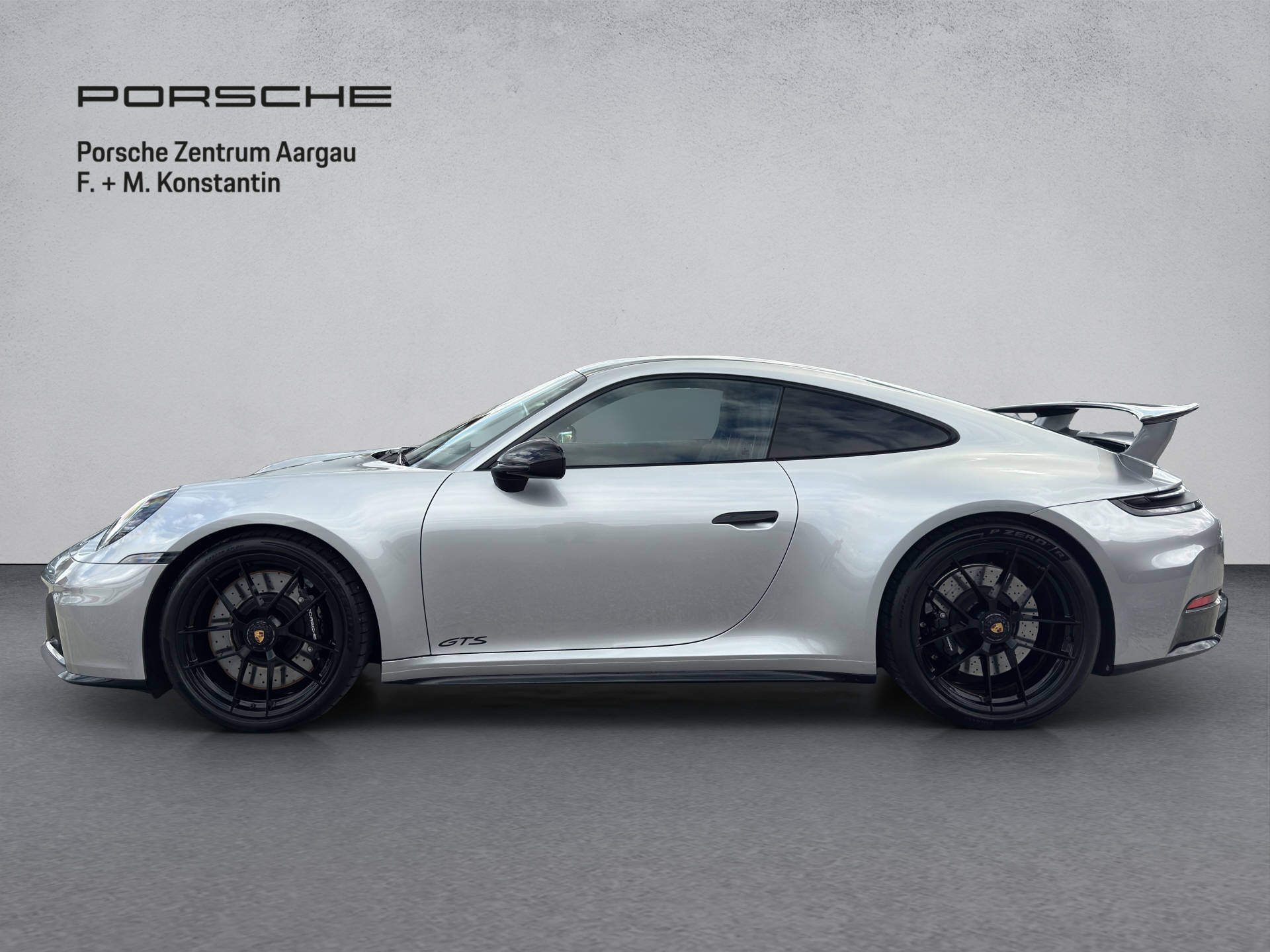 PORSCHE 911 Carrera GTS-image-2