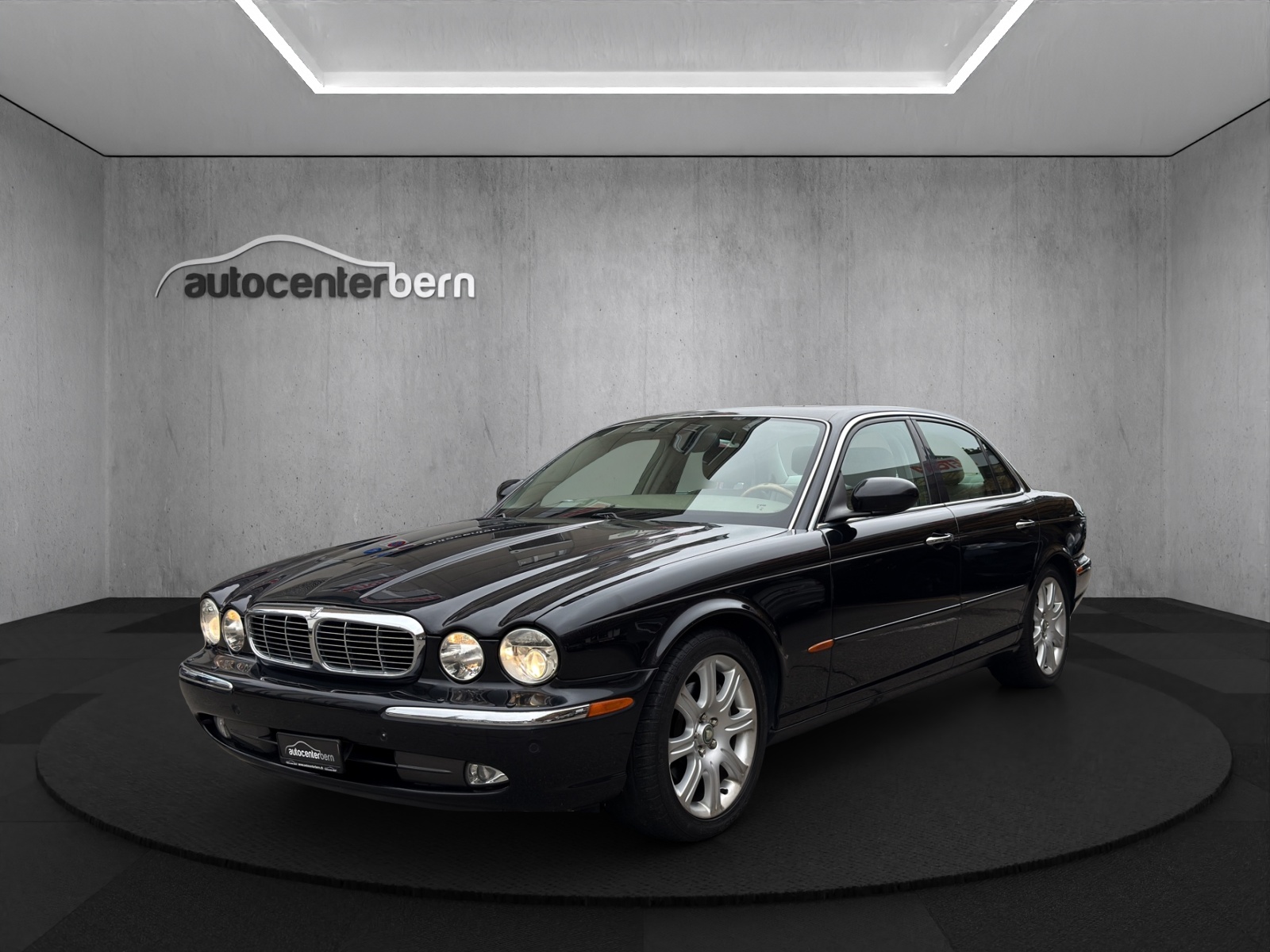 JAGUAR XJ8 4.2 V8 Executive-image-2
