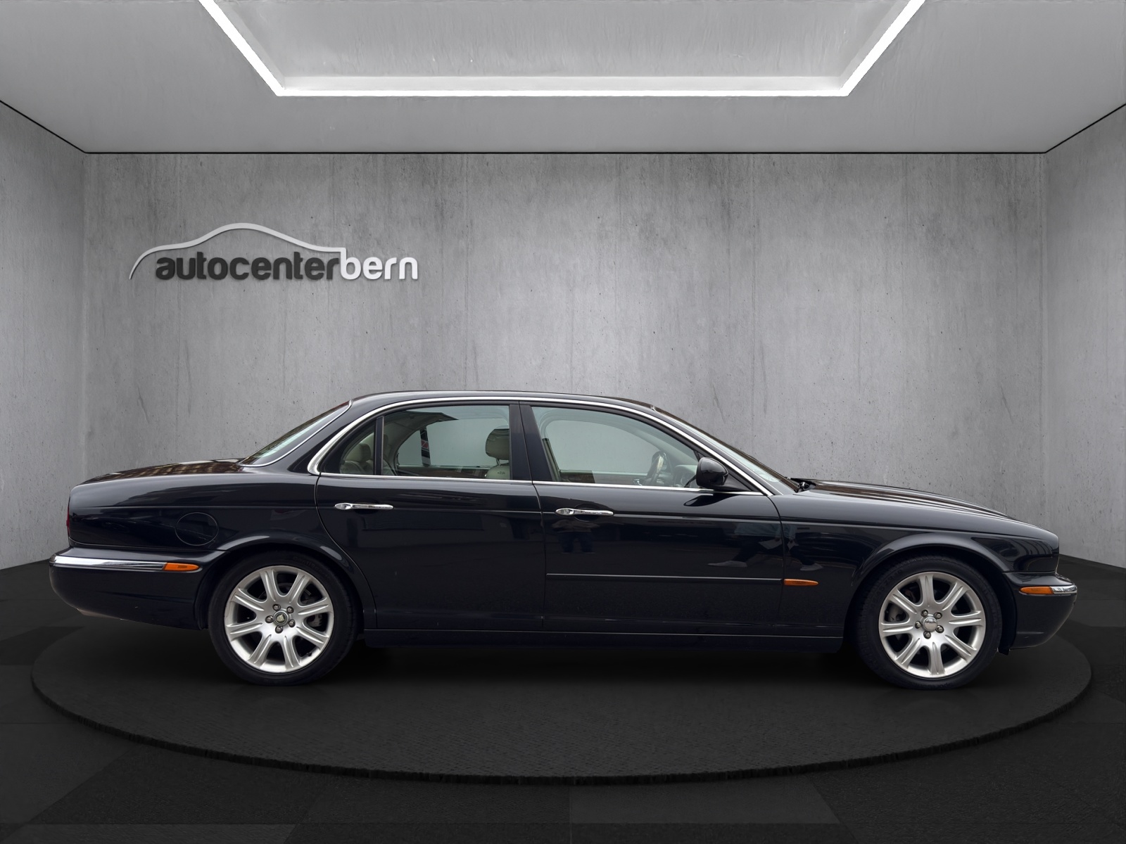JAGUAR XJ8 4.2 V8 Executive-image-6