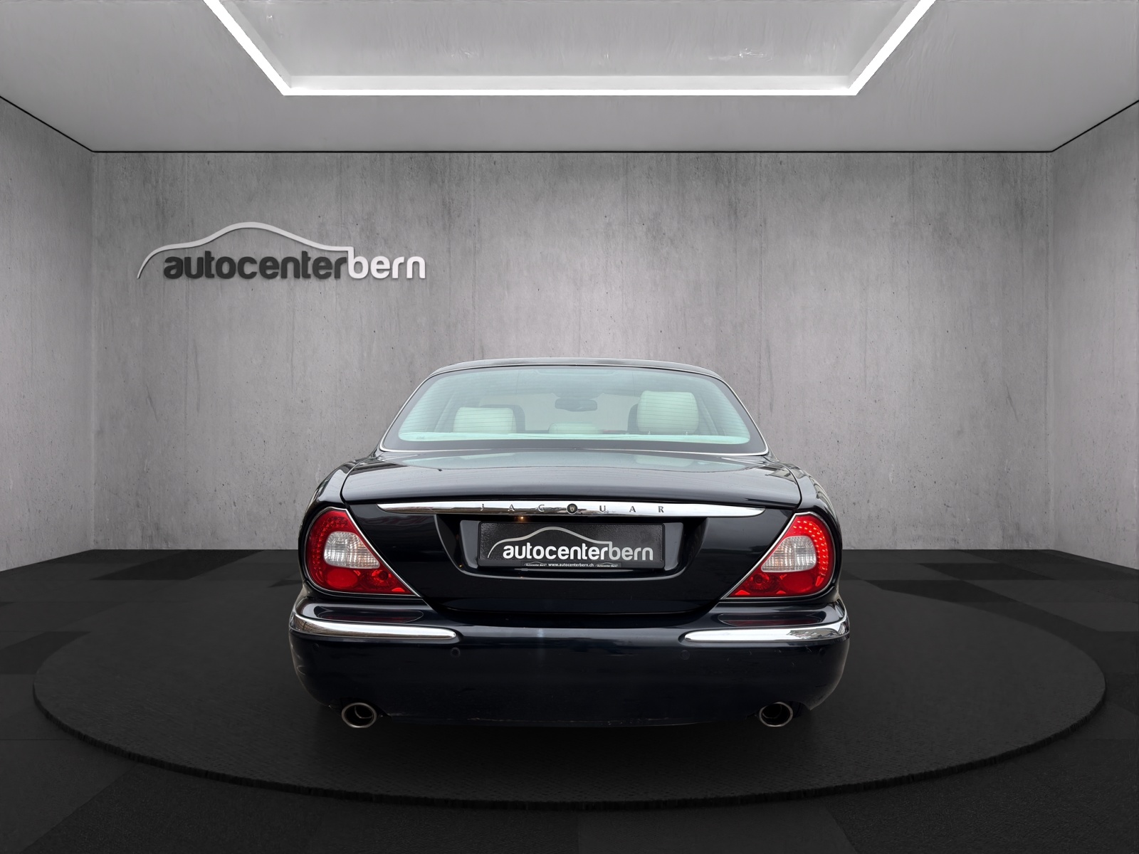 JAGUAR XJ8 4.2 V8 Executive-image-4