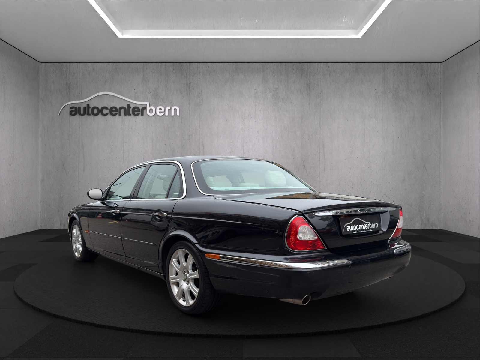JAGUAR XJ8 4.2 V8 Executive-image-3