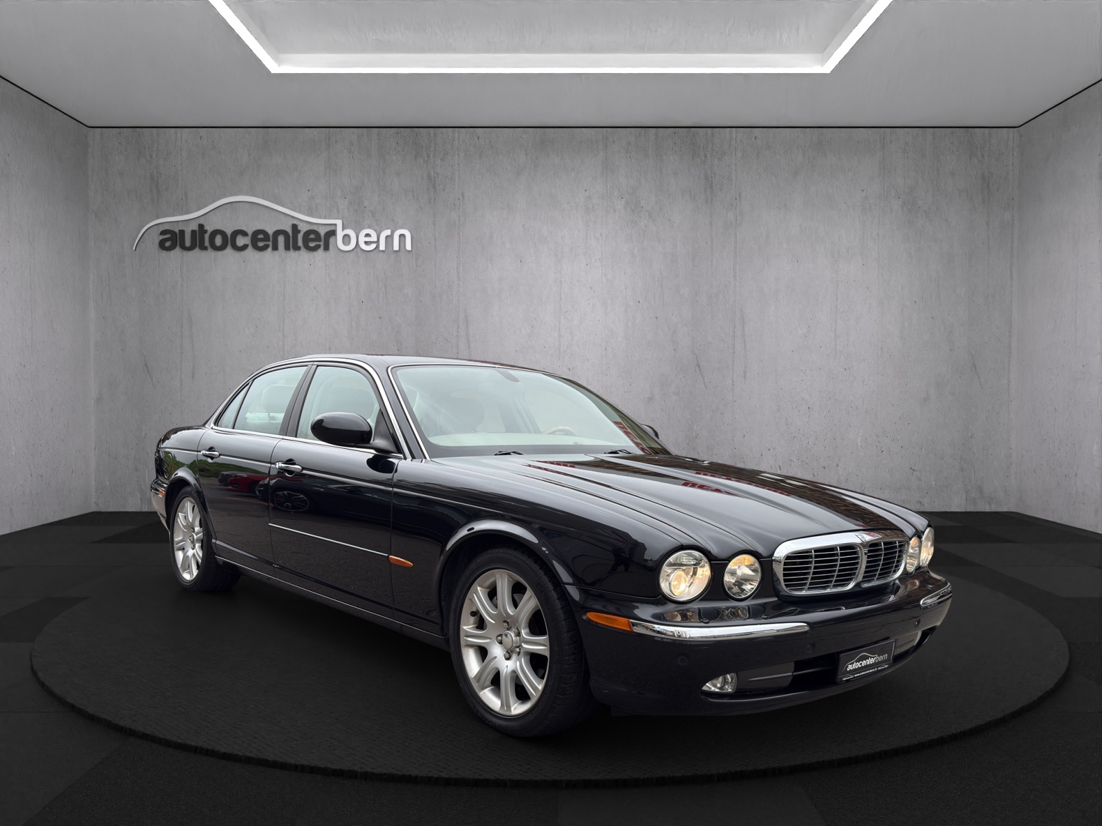 JAGUAR XJ8 4.2 V8 Executive-image-0