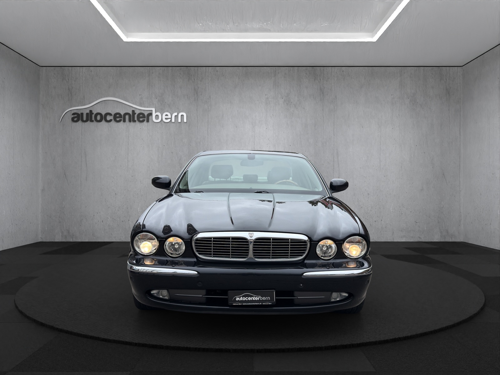 JAGUAR XJ8 4.2 V8 Executive-image-1