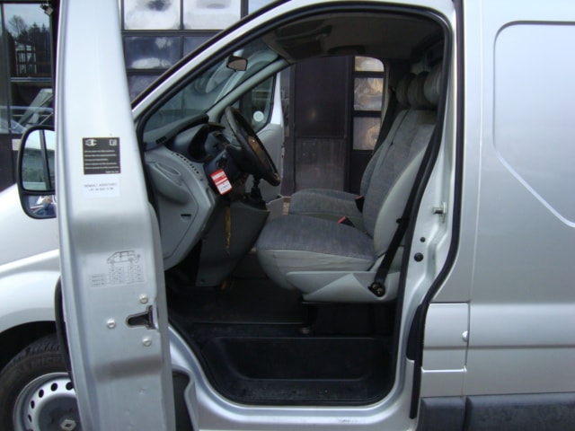 RENAULT Trafic 2.0 dCi 115 2.9t L1H1-image-7