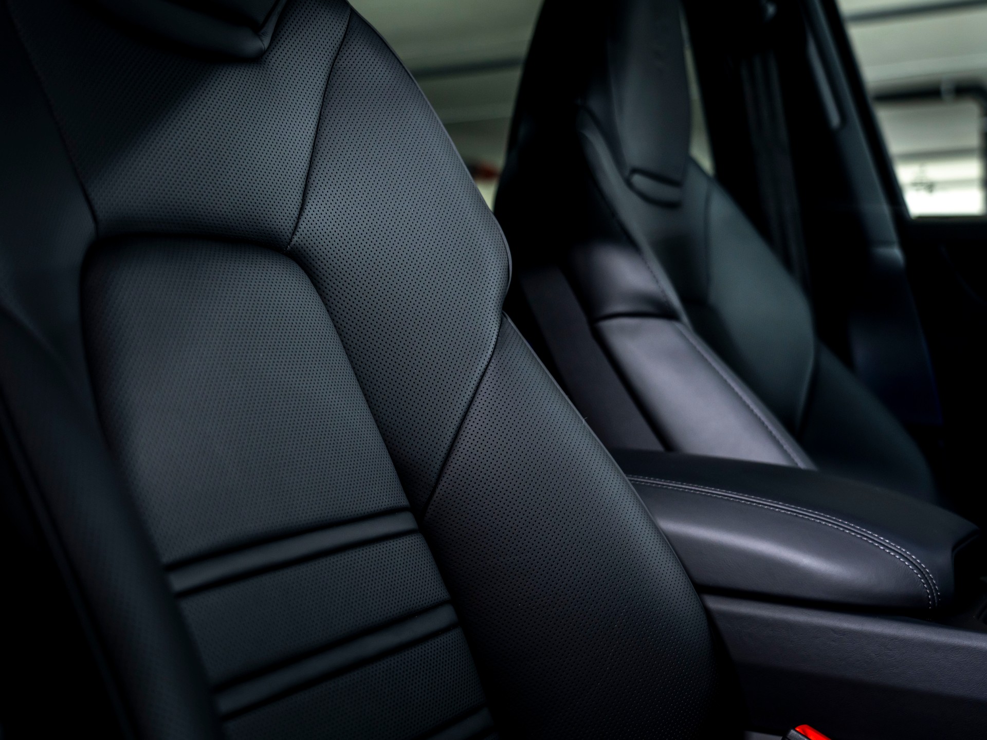 PORSCHE Cayenne Black Edition Tiptronic-image-26