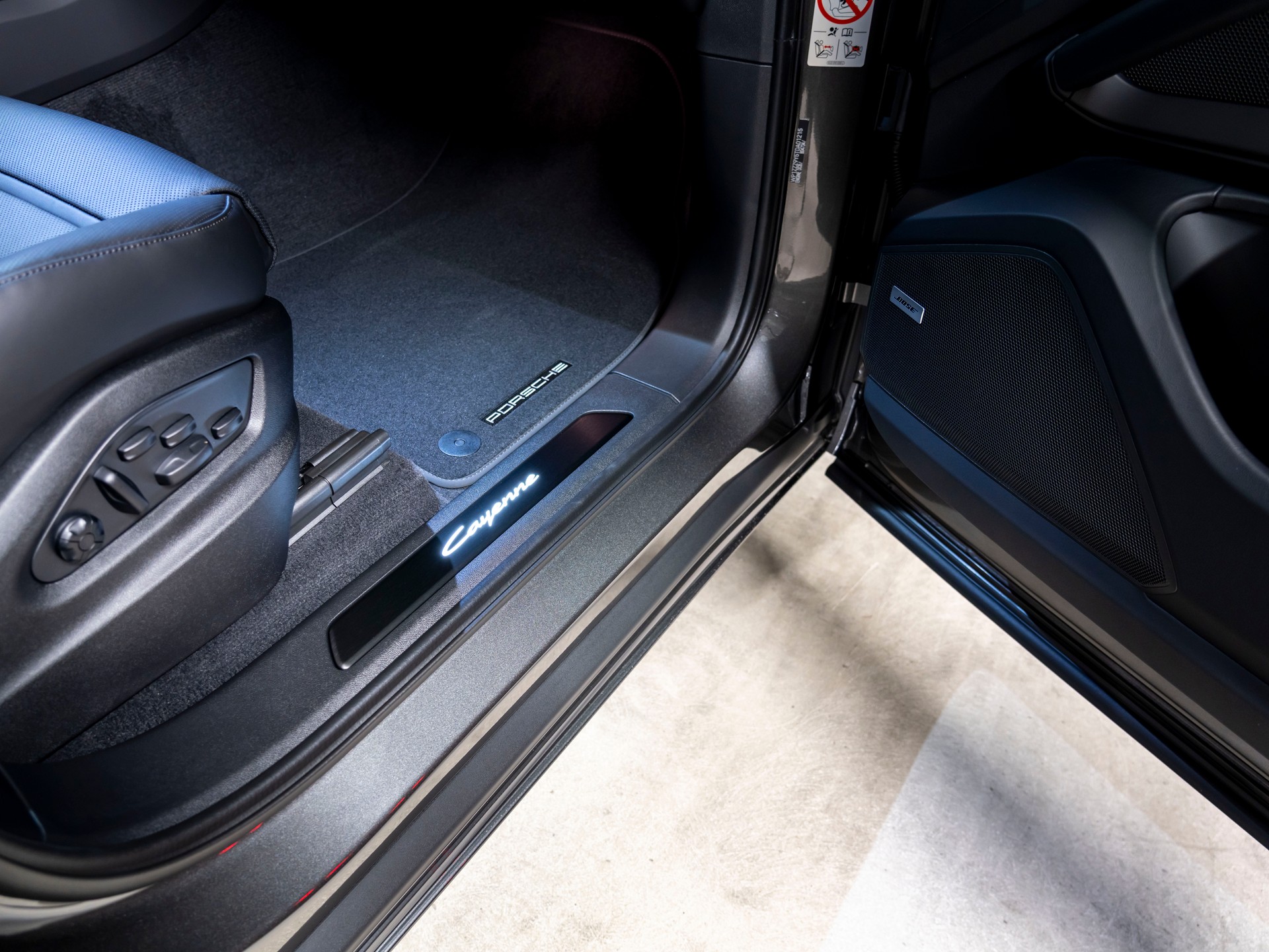 PORSCHE Cayenne Black Edition Tiptronic-image-27