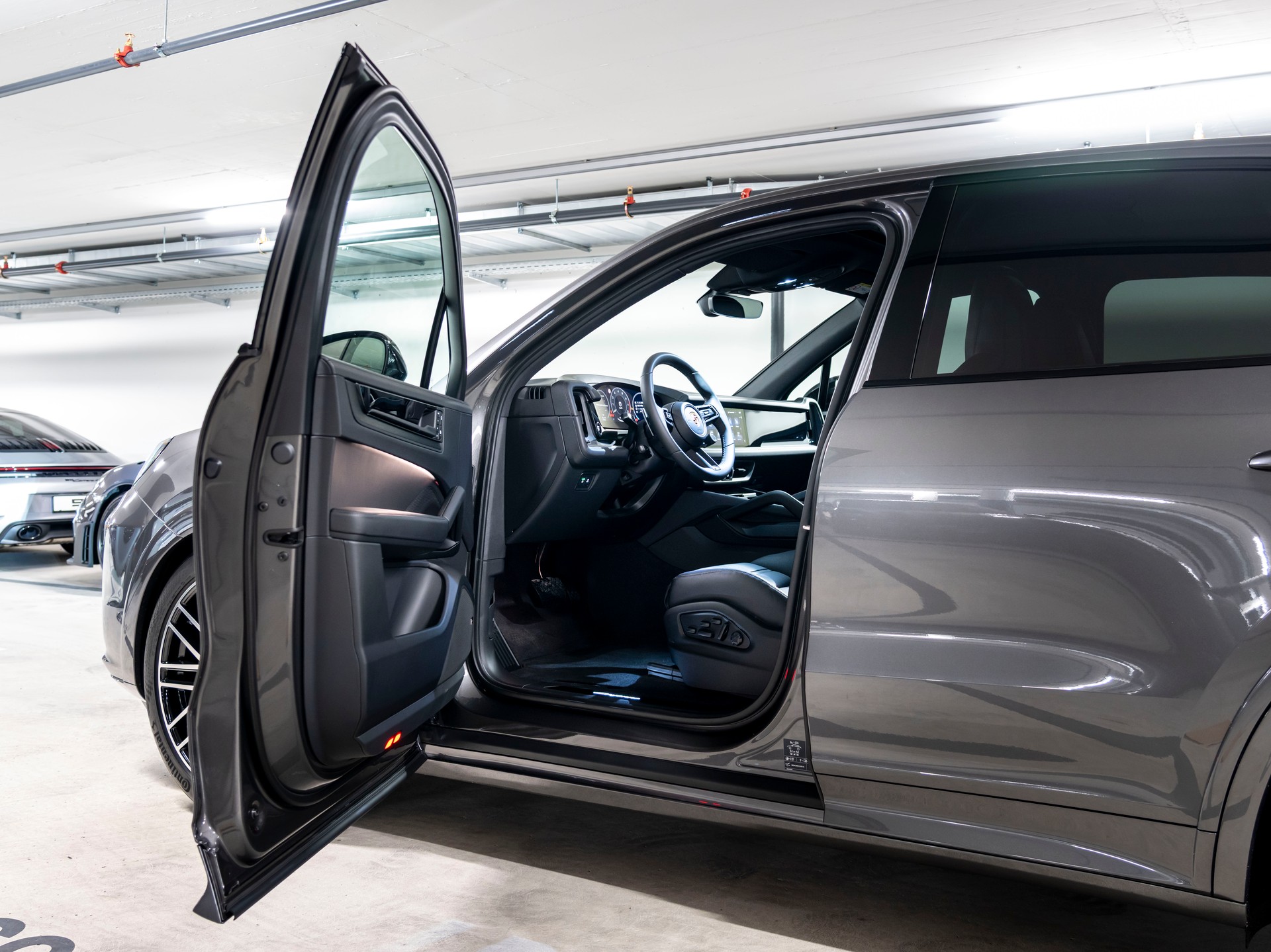 PORSCHE Cayenne Black Edition Tiptronic-image-16