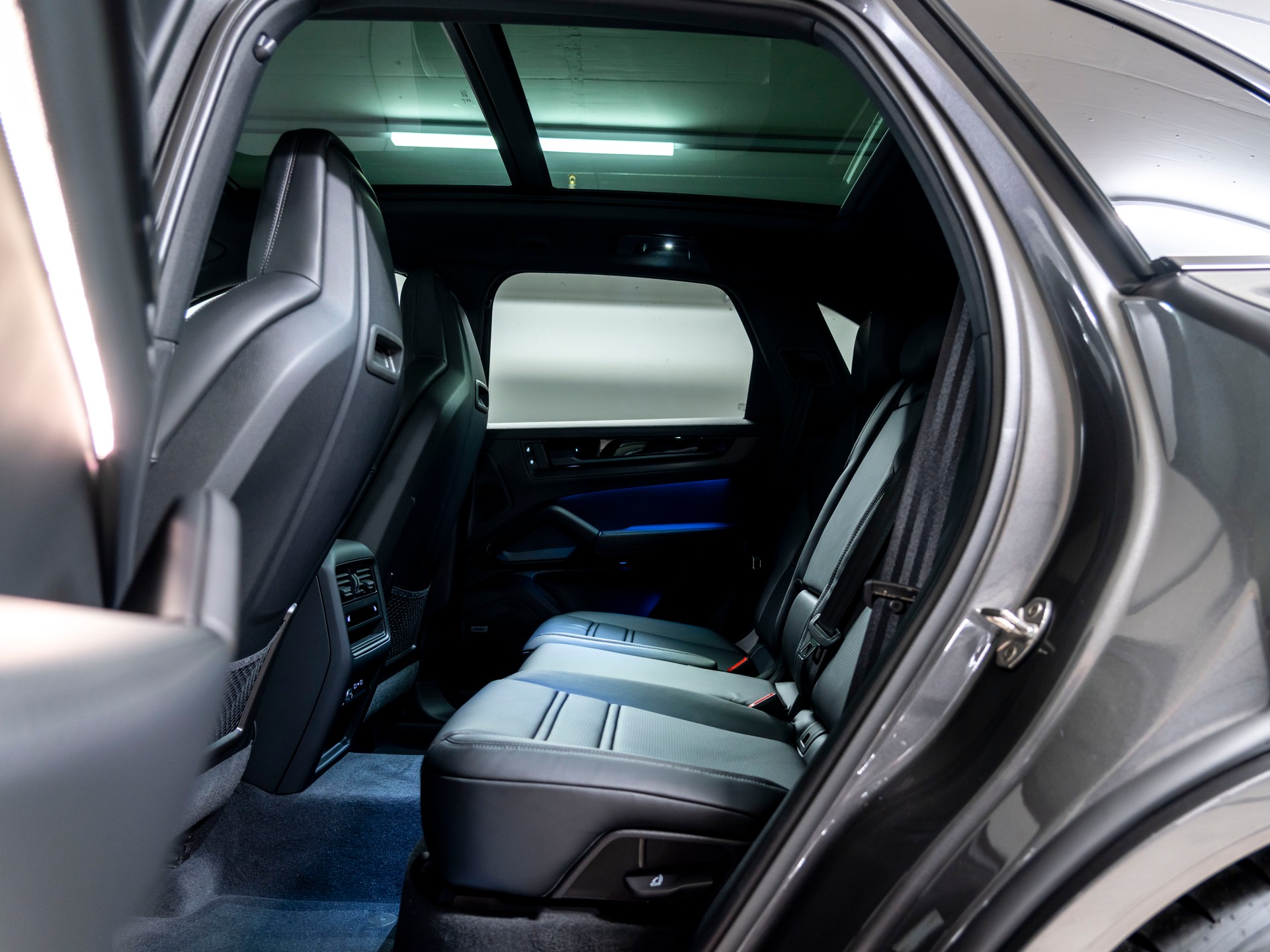 PORSCHE Cayenne Black Edition Tiptronic-image-21