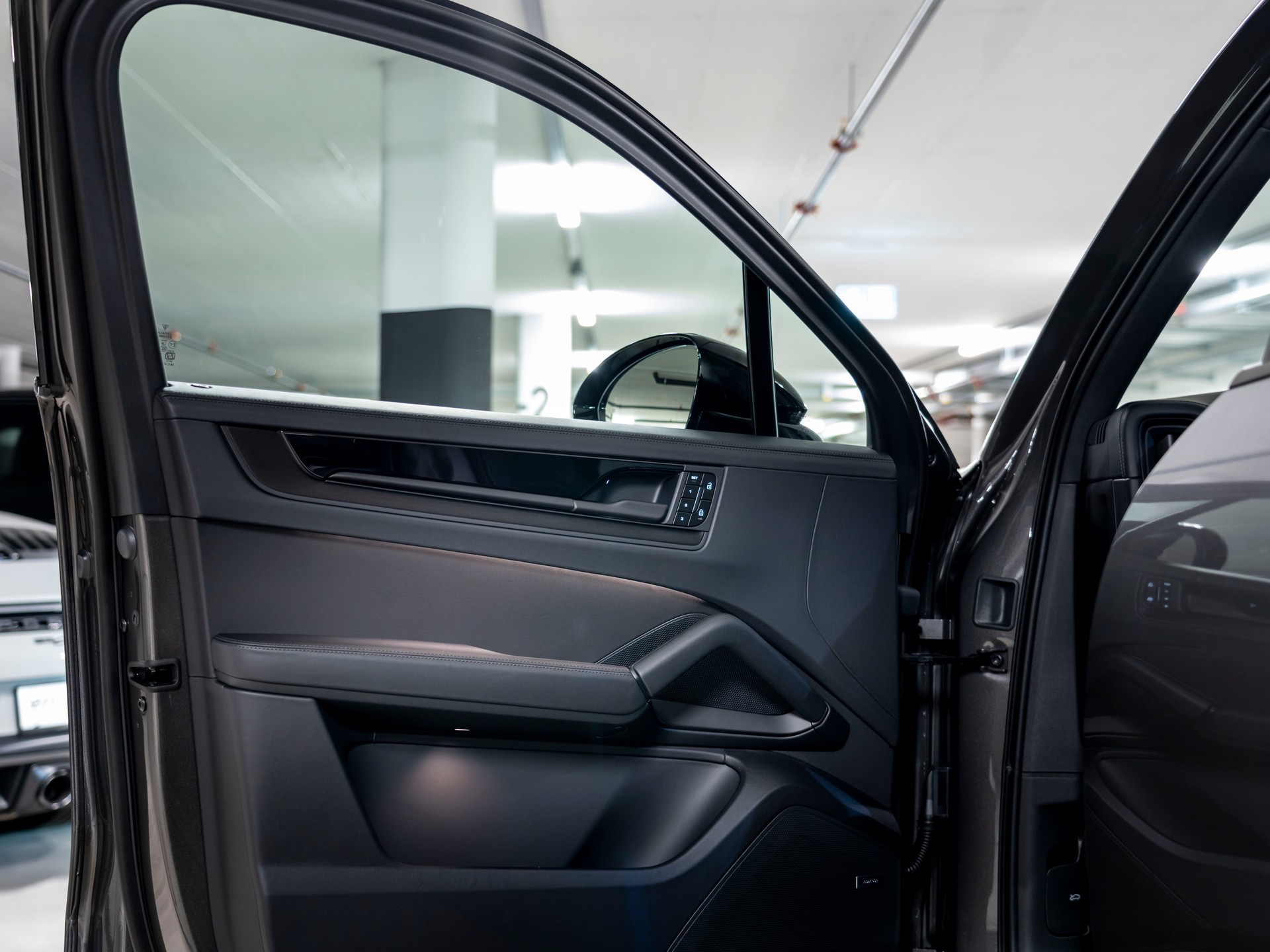 PORSCHE Cayenne Black Edition Tiptronic-image-19