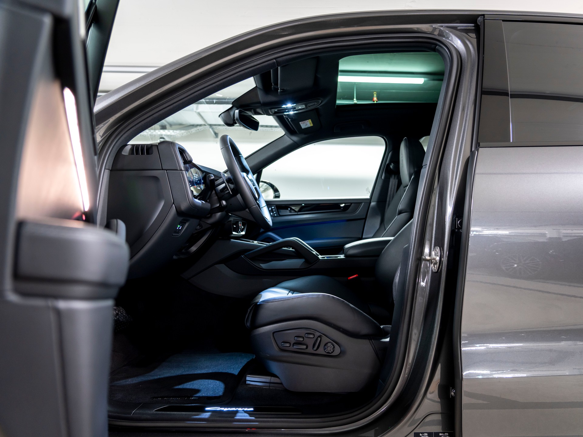PORSCHE Cayenne Black Edition Tiptronic-image-17