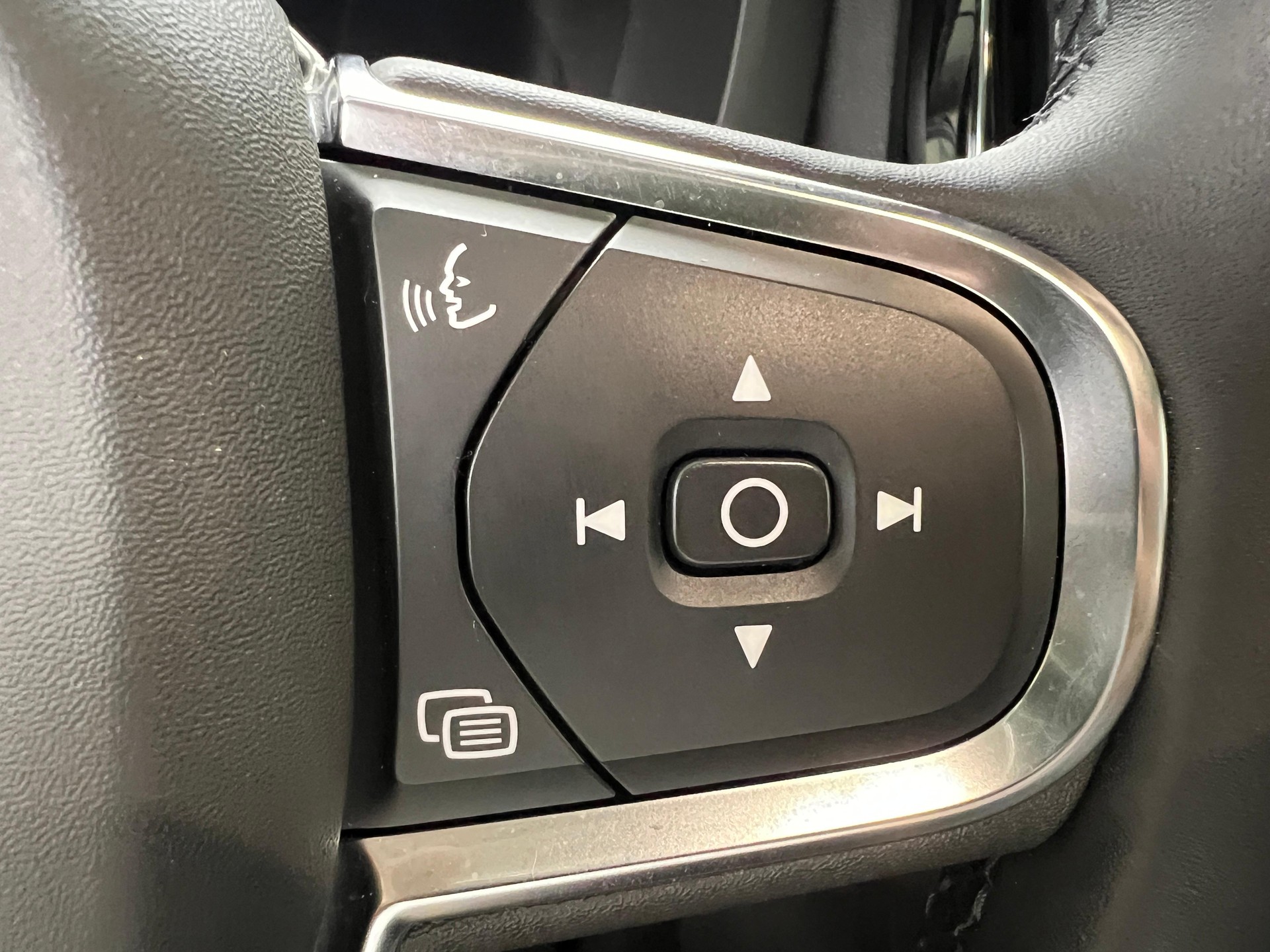 VOLVO XC60 2.0 B4 MH Core AWD-image-18