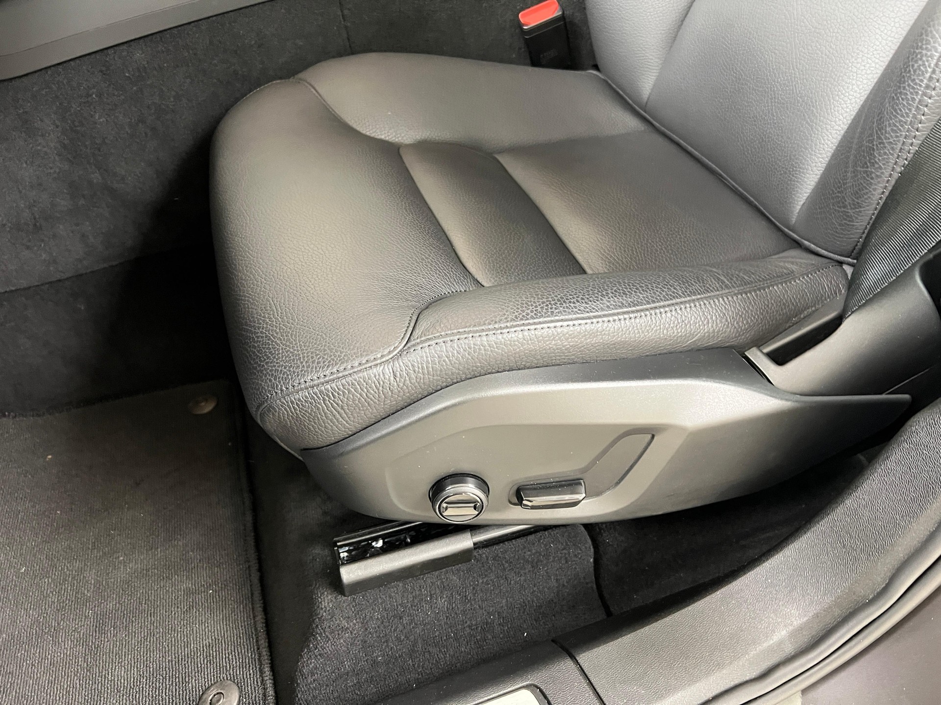 VOLVO XC60 2.0 B4 MH Core AWD-image-14