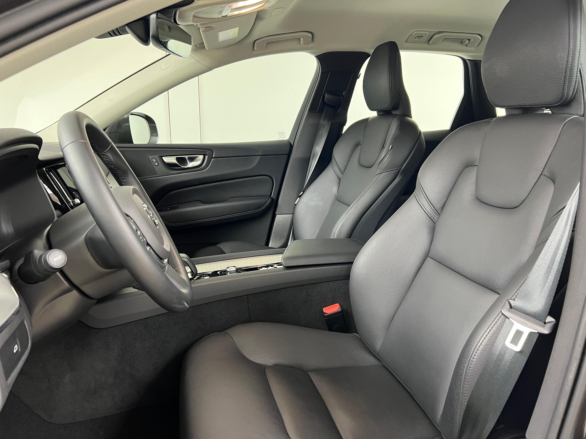 VOLVO XC60 2.0 B4 MH Core AWD-image-7