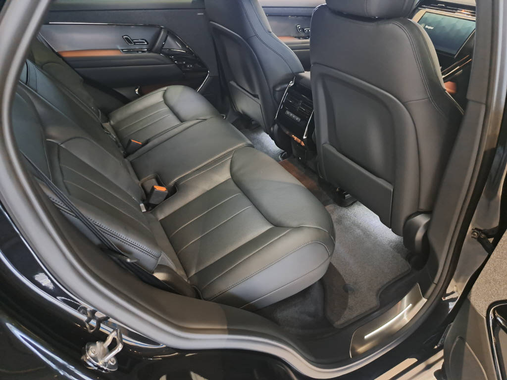 LAND ROVER Range Rover Sport 3.0 I6 P460e SE Dynamic-image-8
