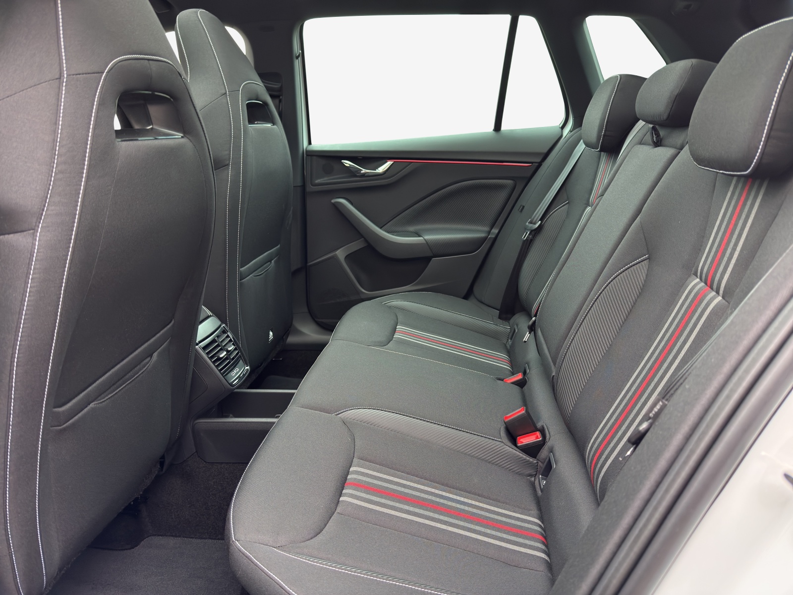 SKODA Kamiq 1.5 TSI Monte Carlo DSG-image-11