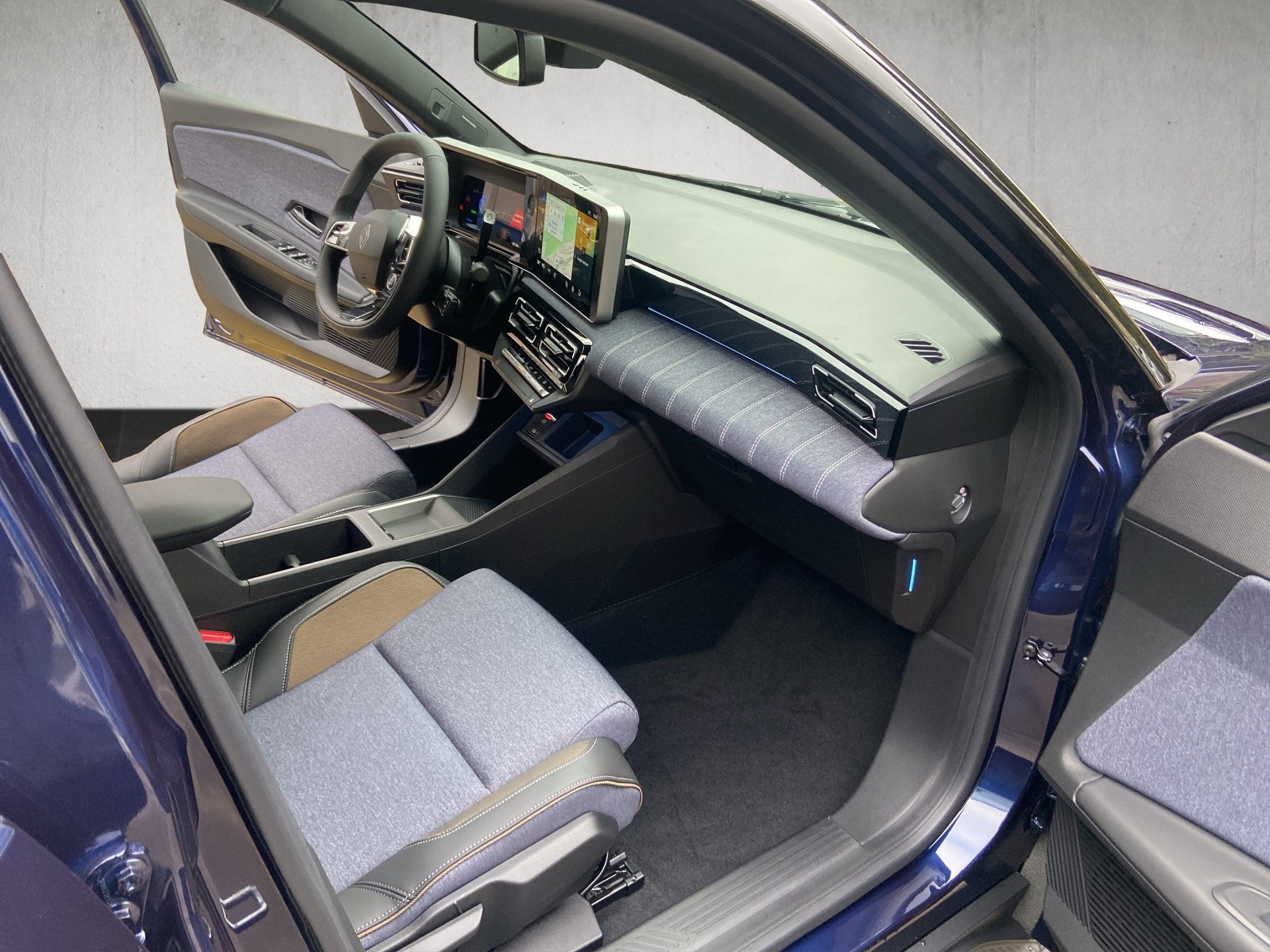 RENAULT R5 E-Tech Comfort Range 52 kWh Techno-image-10