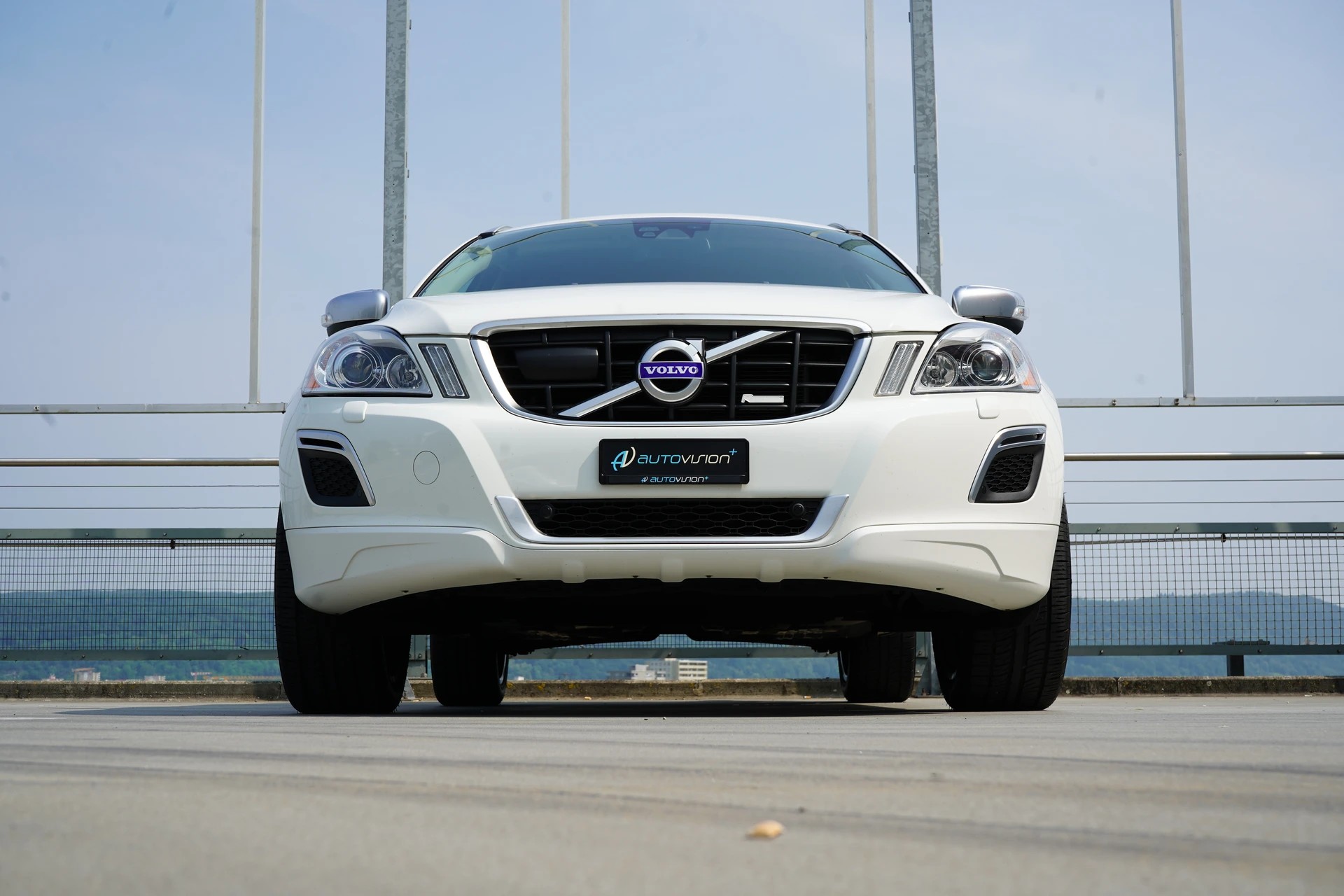 VOLVO XC60 2.4D AWD SUMMUM R-DESIGN HEICO GEARTRONIC l 235 PS-image-13