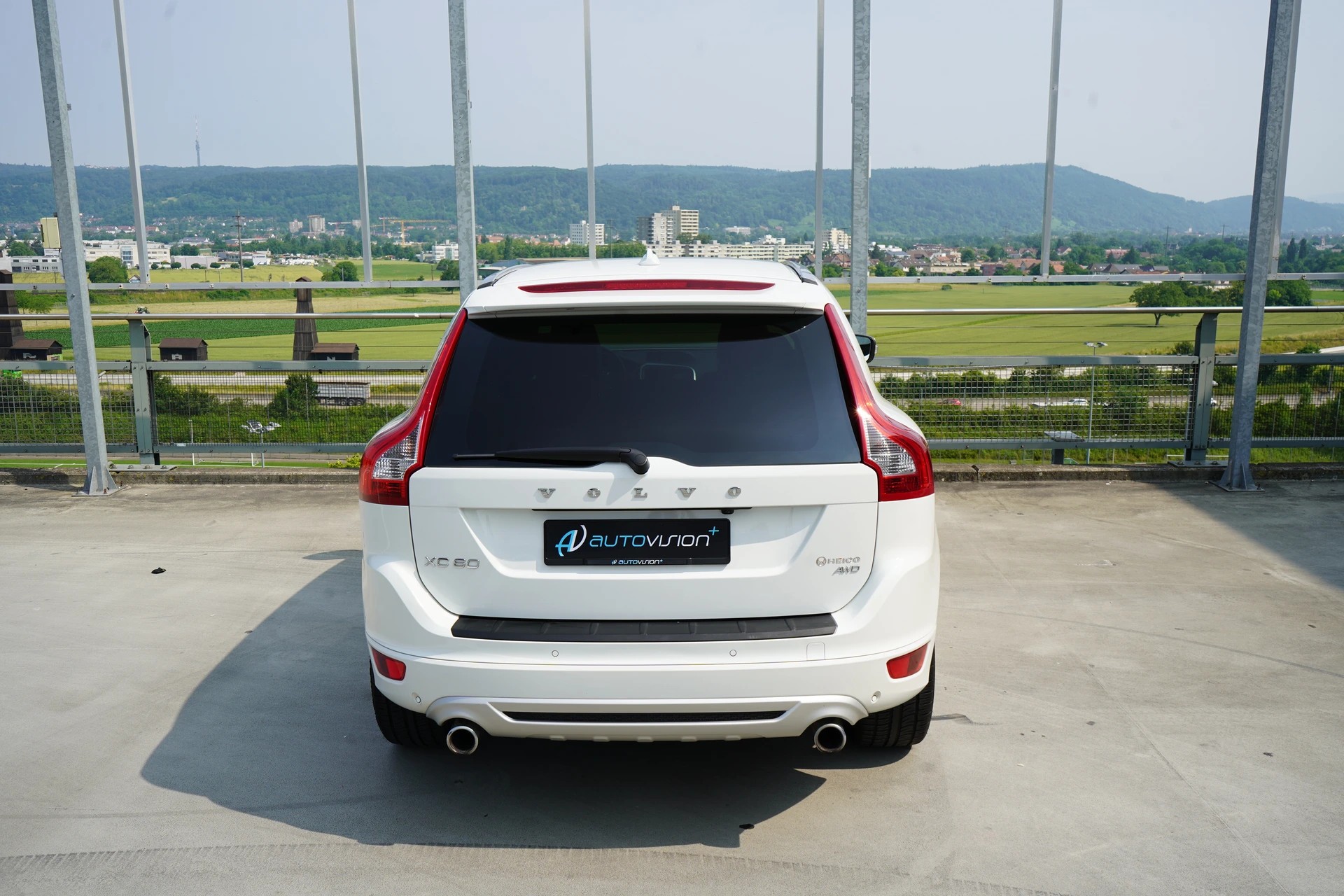 VOLVO XC60 2.4D AWD SUMMUM R-DESIGN HEICO GEARTRONIC l 235 PS-image-14