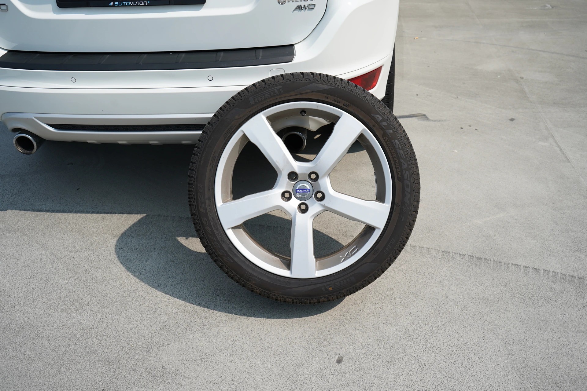 VOLVO XC60 2.4D AWD SUMMUM R-DESIGN HEICO GEARTRONIC l 235 PS-image-19