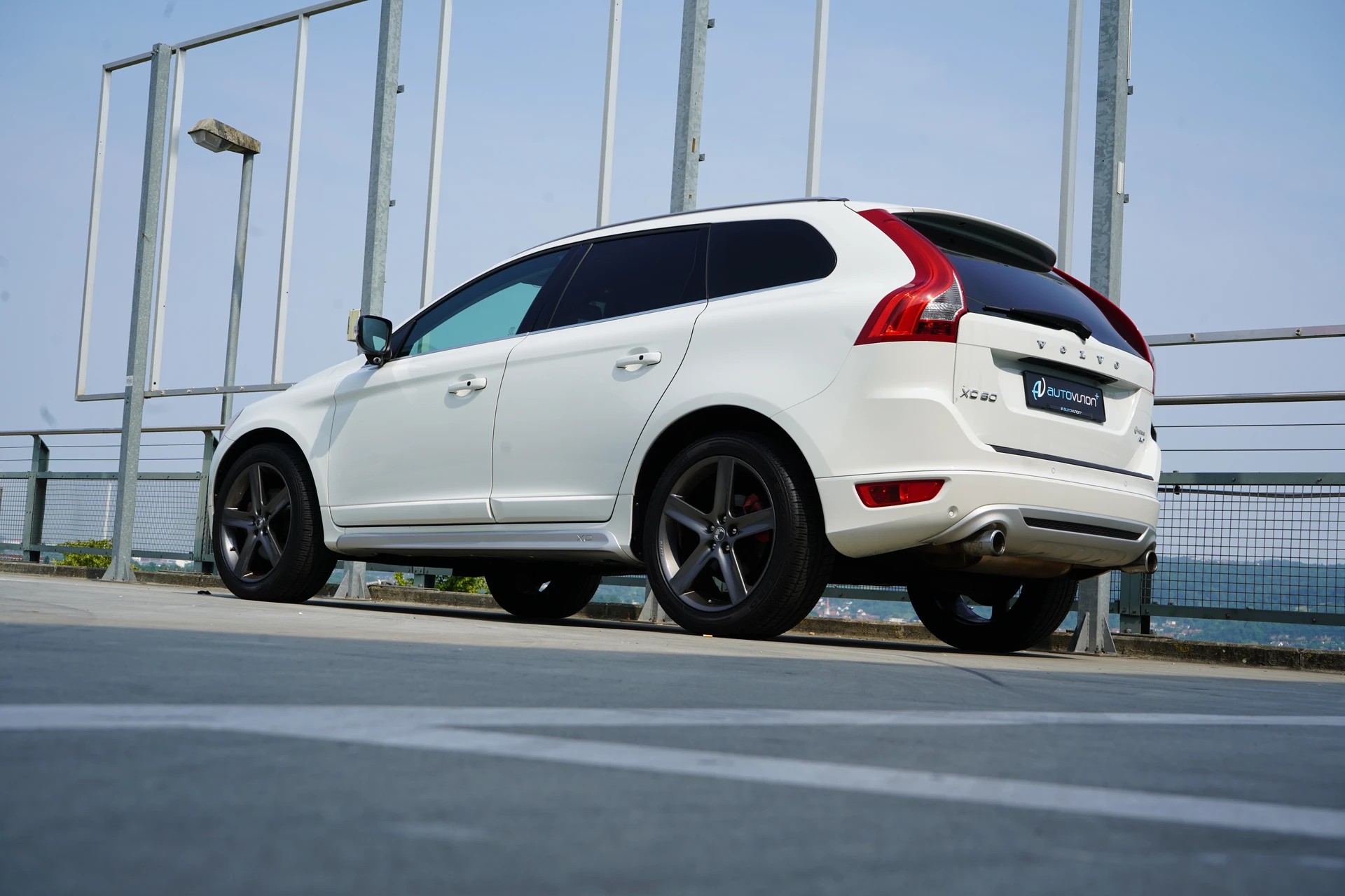 VOLVO XC60 2.4D AWD SUMMUM R-DESIGN HEICO GEARTRONIC l 235 PS-image-10