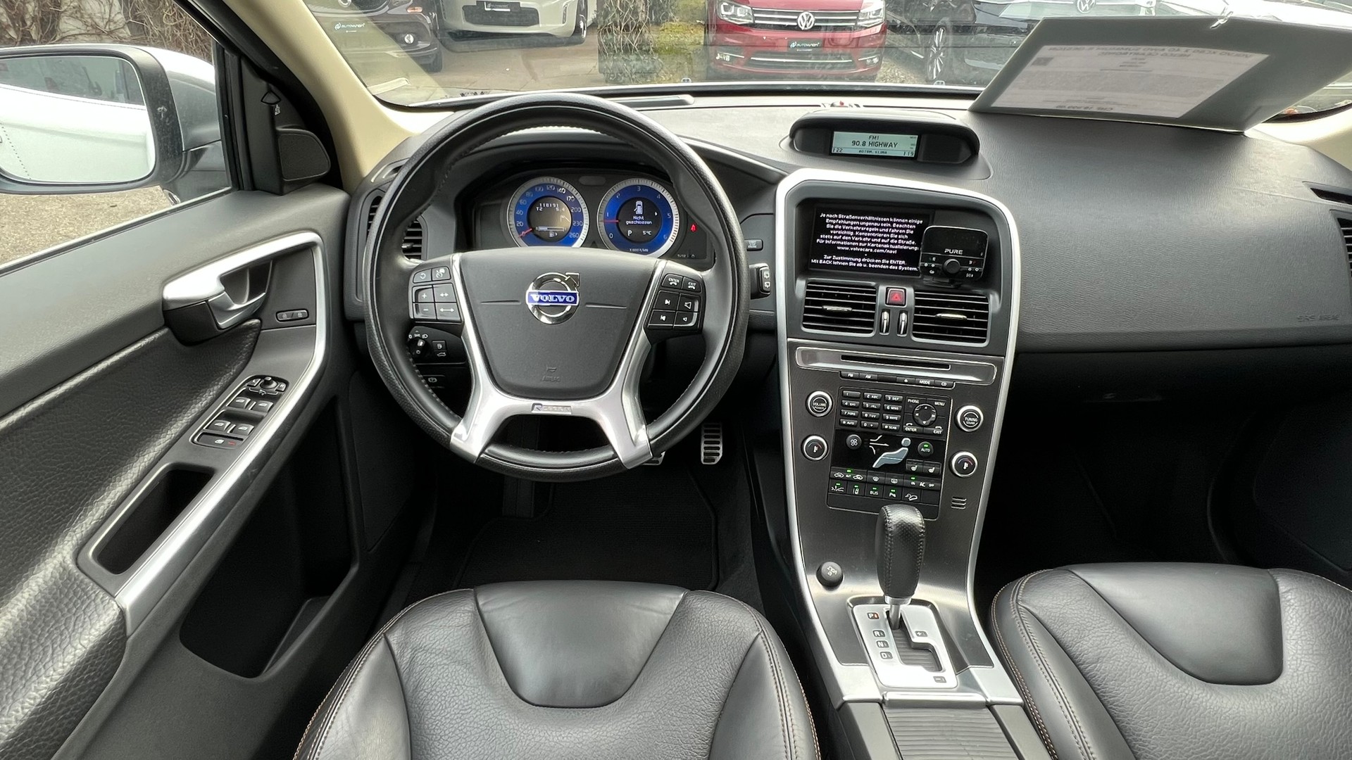 VOLVO XC60 2.4D AWD SUMMUM R-DESIGN HEICO GEARTRONIC l 235 PS-image-21