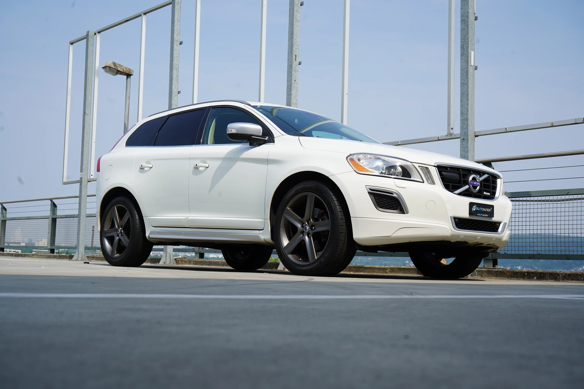 VOLVO XC60 2.4D AWD SUMMUM R-DESIGN HEICO GEARTRONIC l 235 PS-image-6