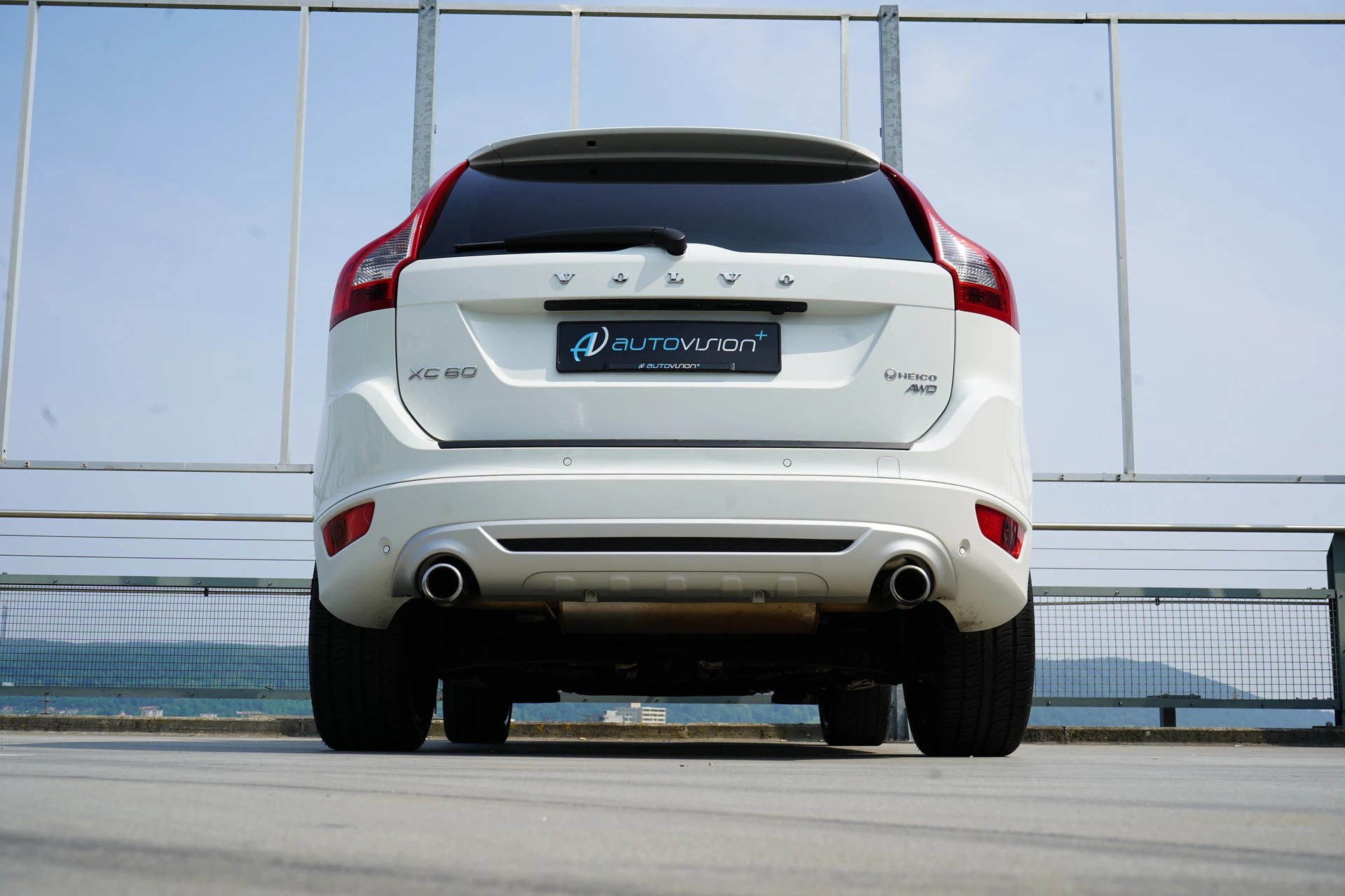 VOLVO XC60 2.4D AWD SUMMUM R-DESIGN HEICO GEARTRONIC l 235 PS-image-15